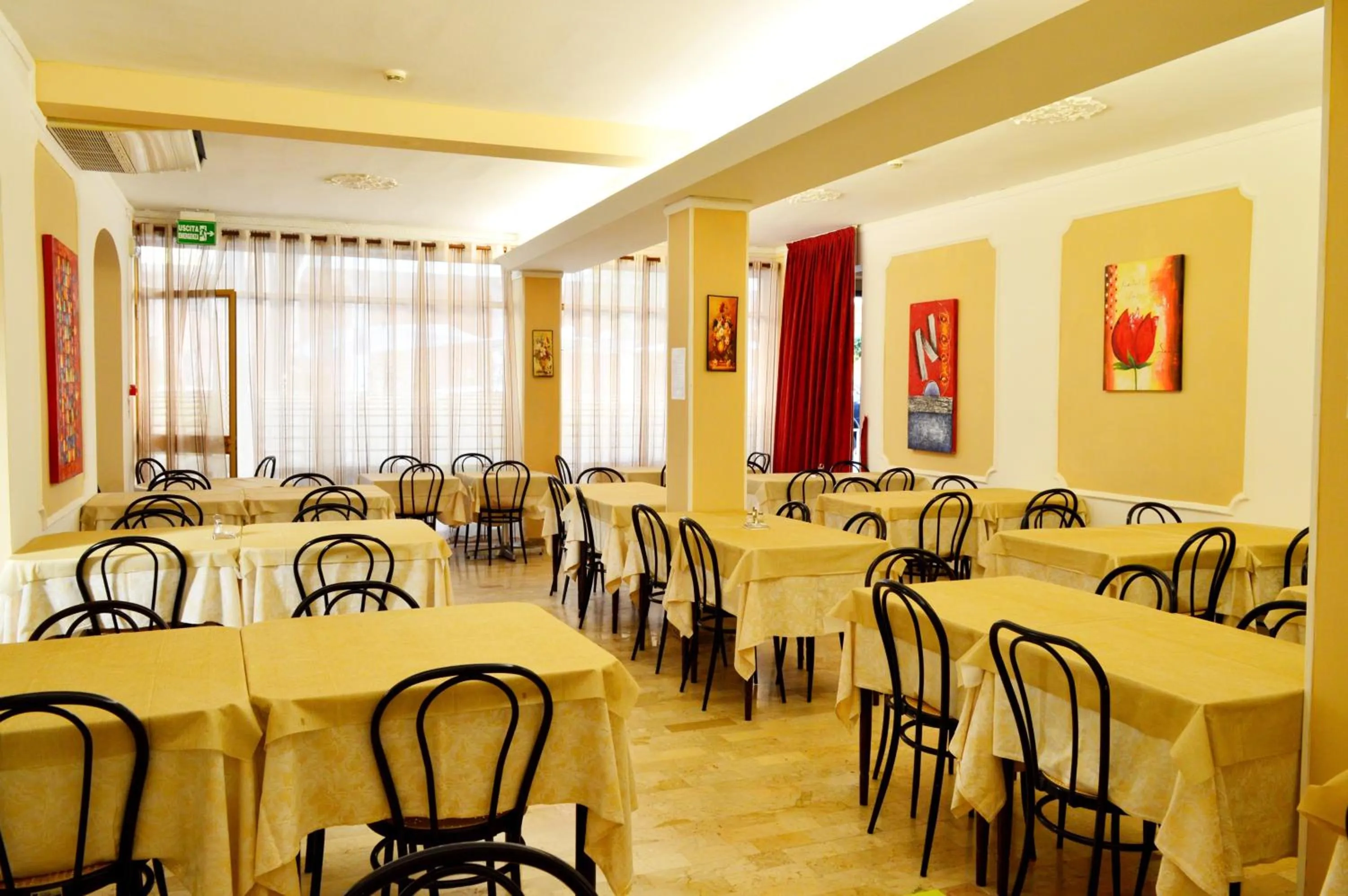 Restaurant/places to eat in Hotel Cirene