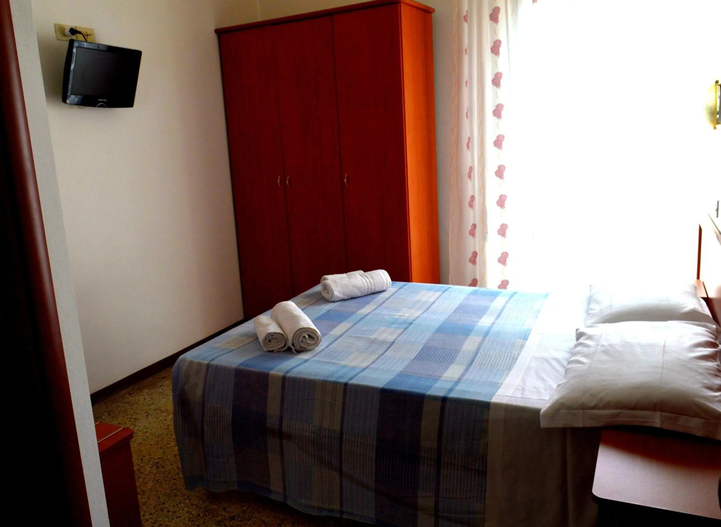 Photo of the whole room in Hotel Cirene