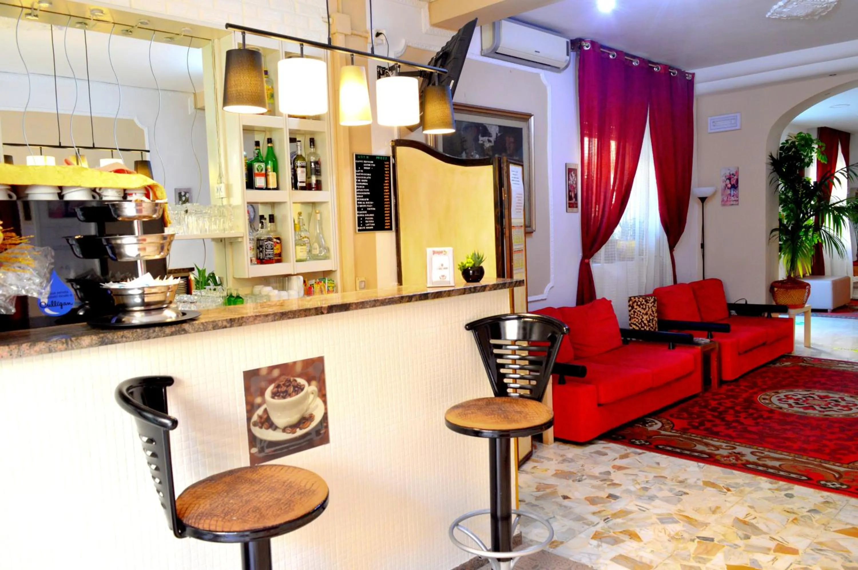 Lounge or bar in Hotel Cirene