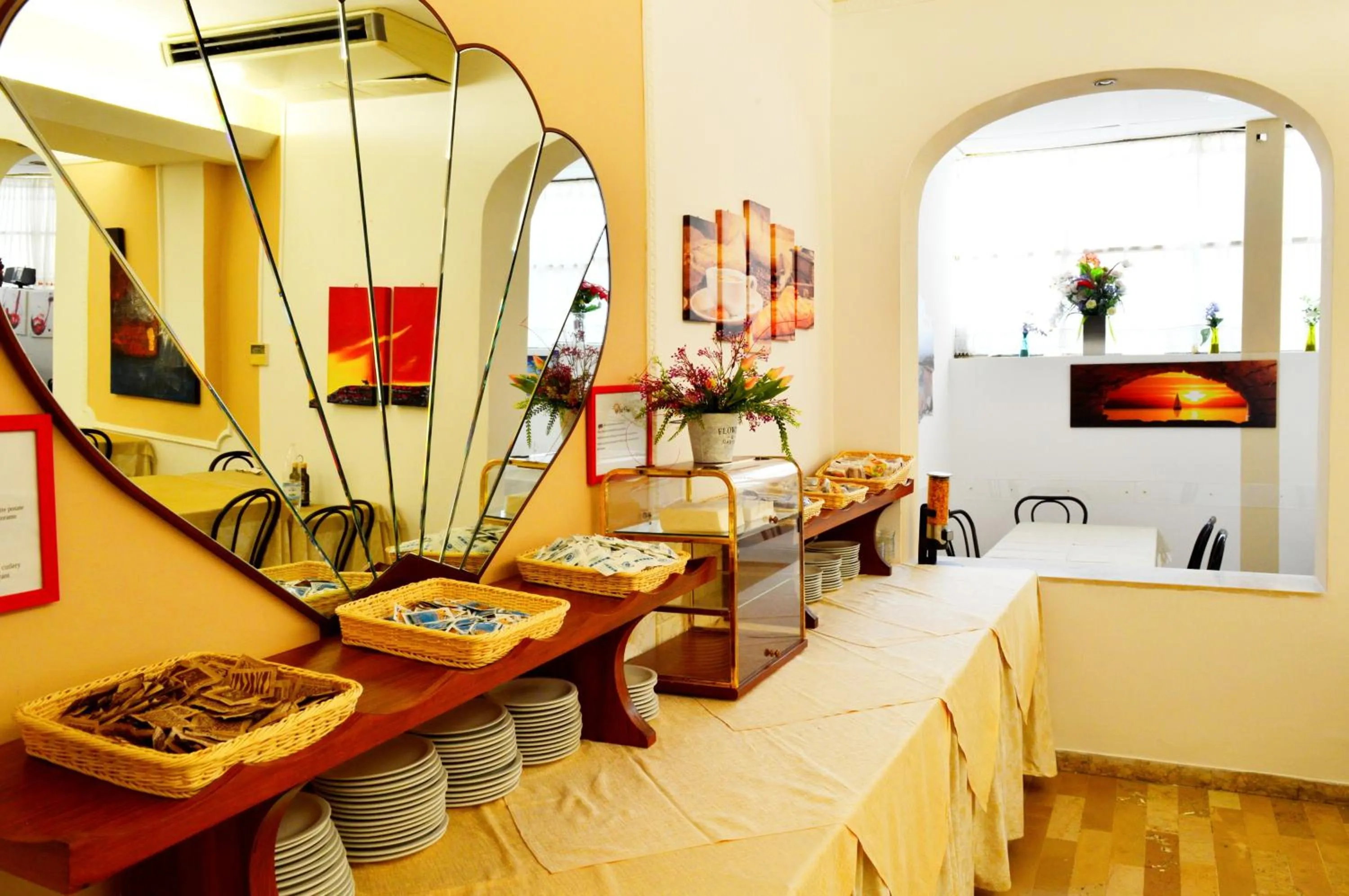 Restaurant/places to eat in Hotel Cirene