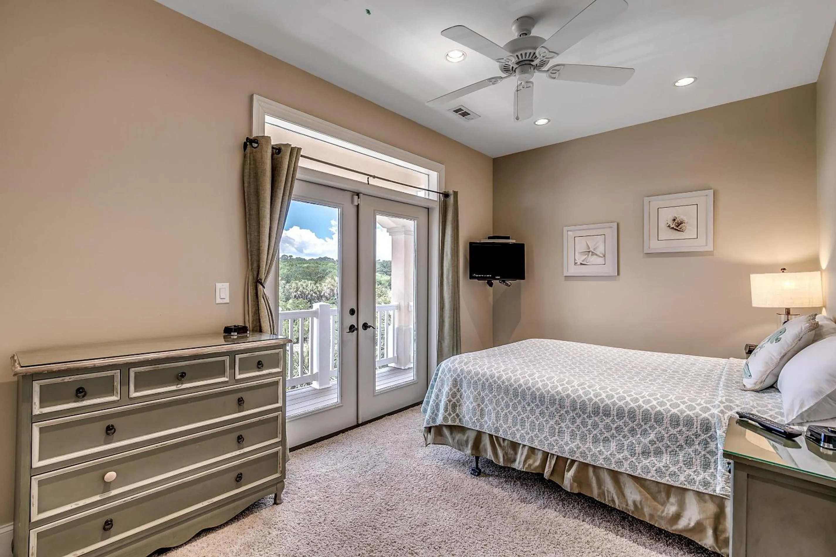 Bed in -Low Tide Too