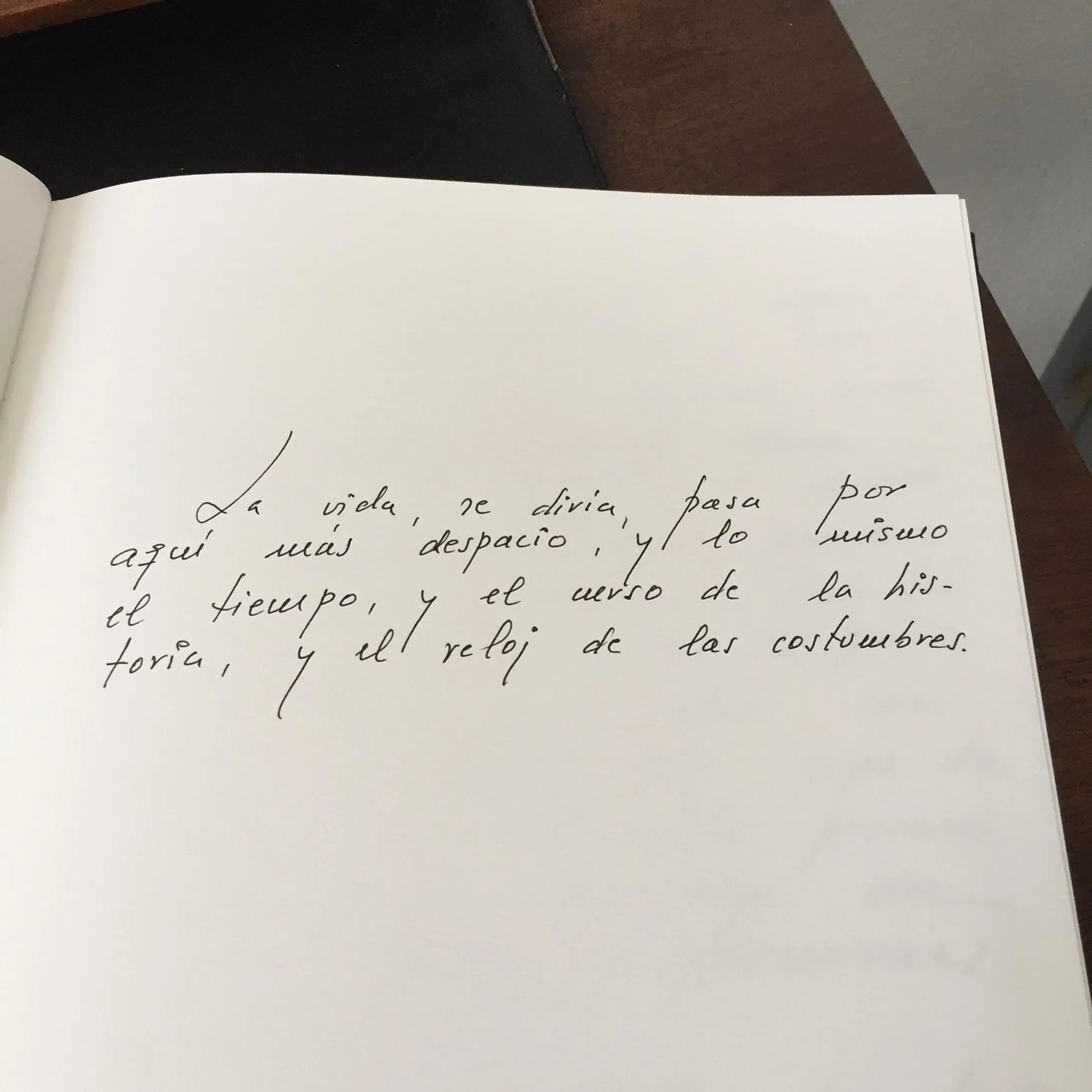 Text overlay in Vintage Guest House - Casa do Escritor