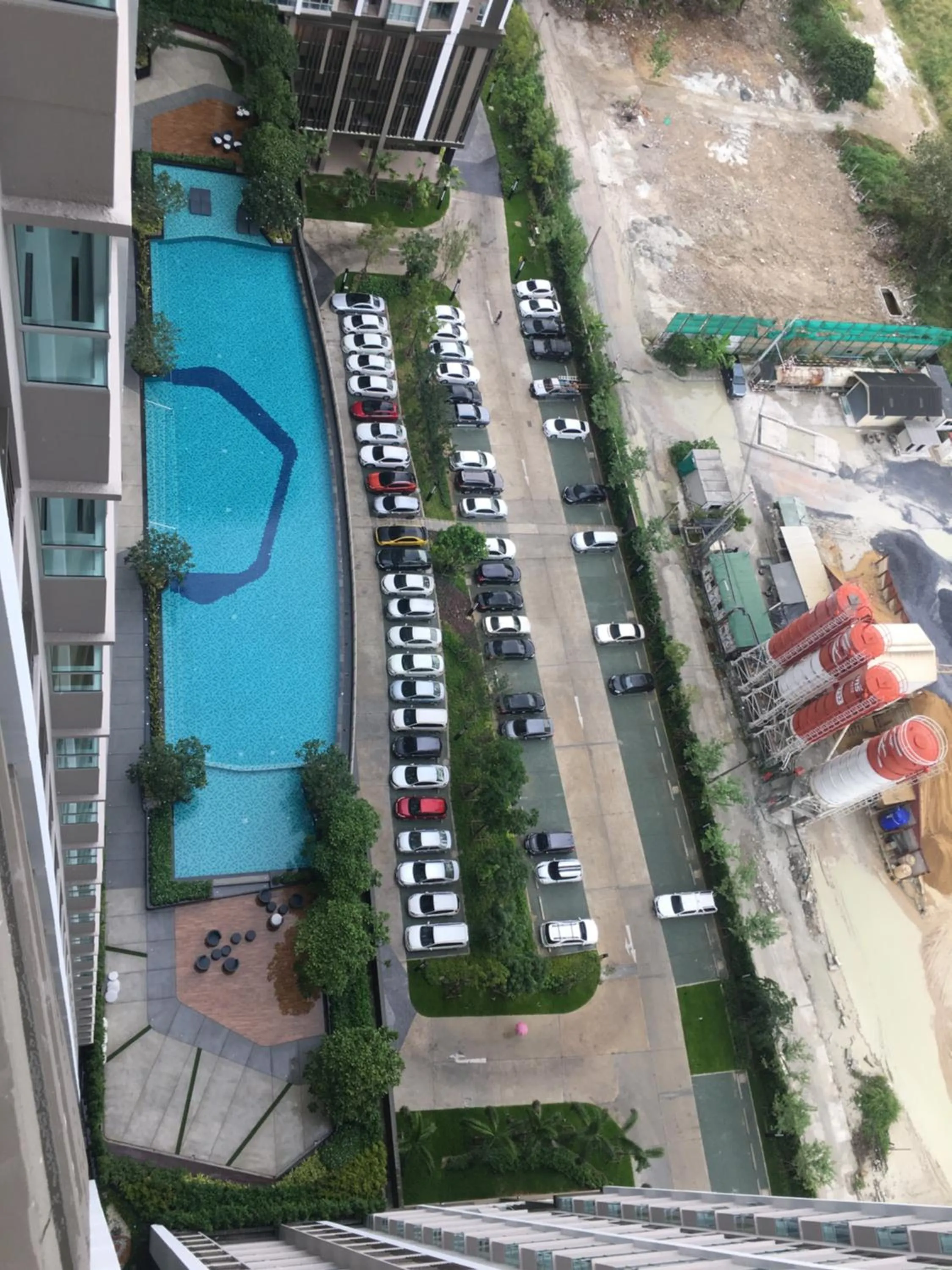 Pool view in Supalai Rama9 Monthly