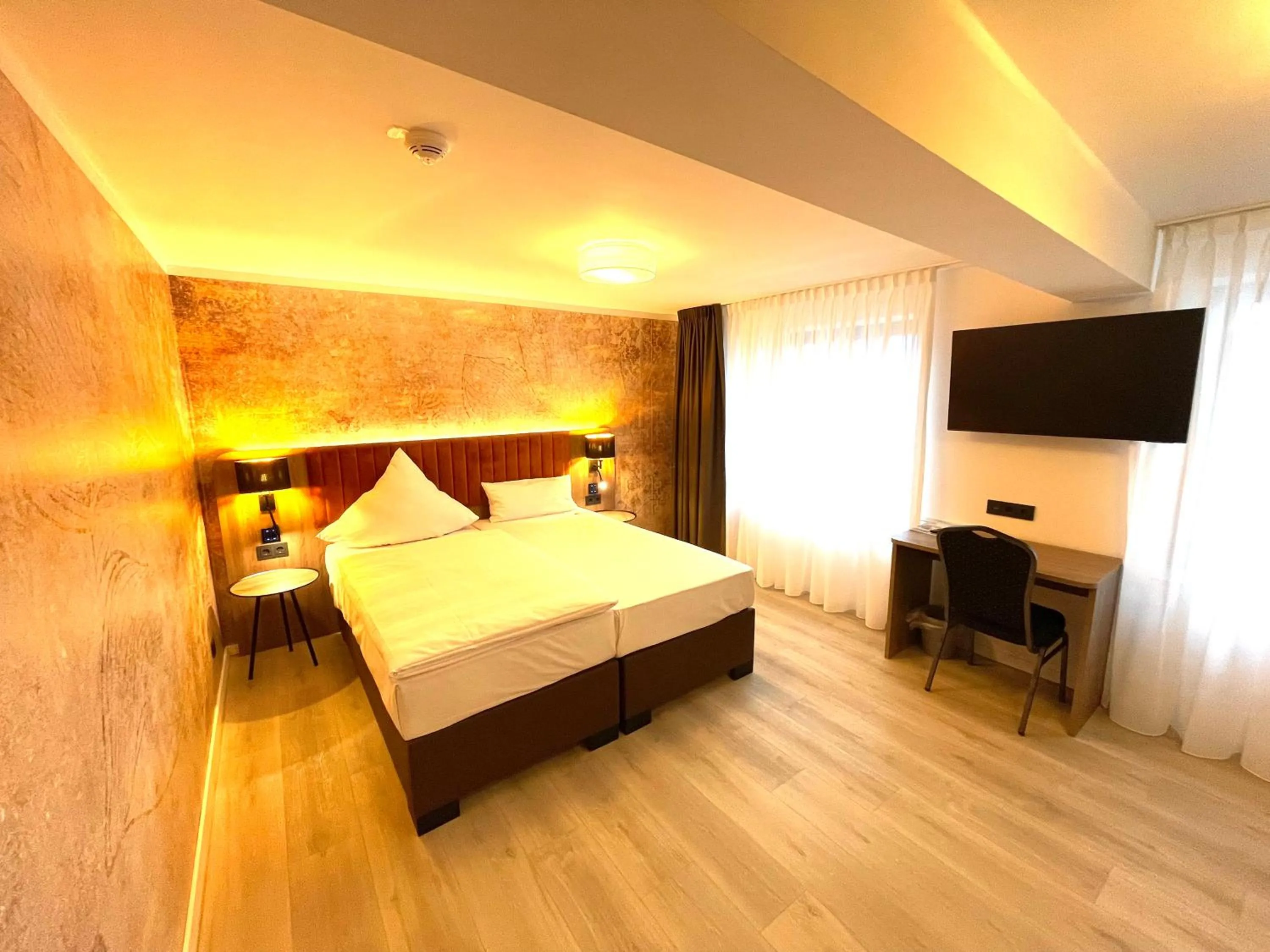 Photo of the whole room, Bed in Akzent Hotel Tietmeyer & Cross Side