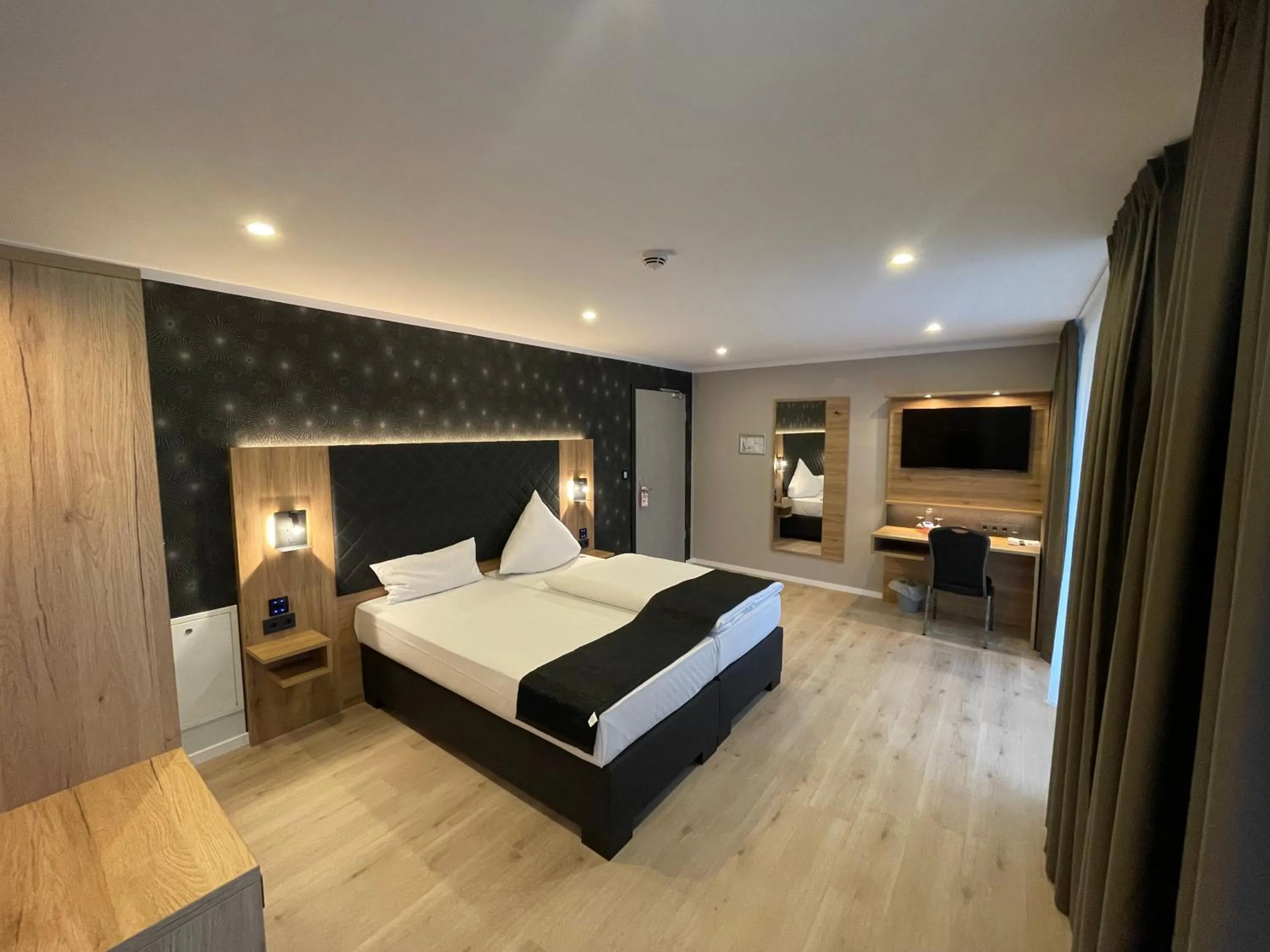 Photo of the whole room, Bed in Akzent Hotel Tietmeyer & Cross Side