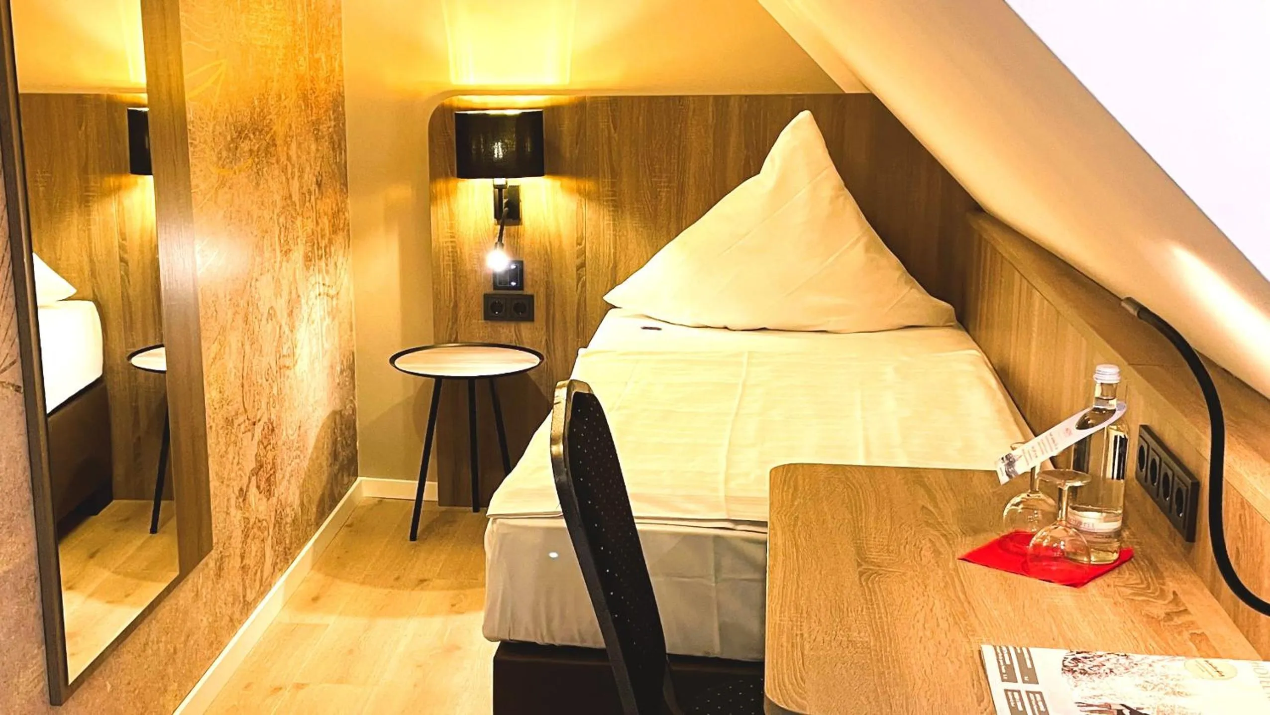 Photo of the whole room, Bed in Akzent Hotel Tietmeyer & Cross Side