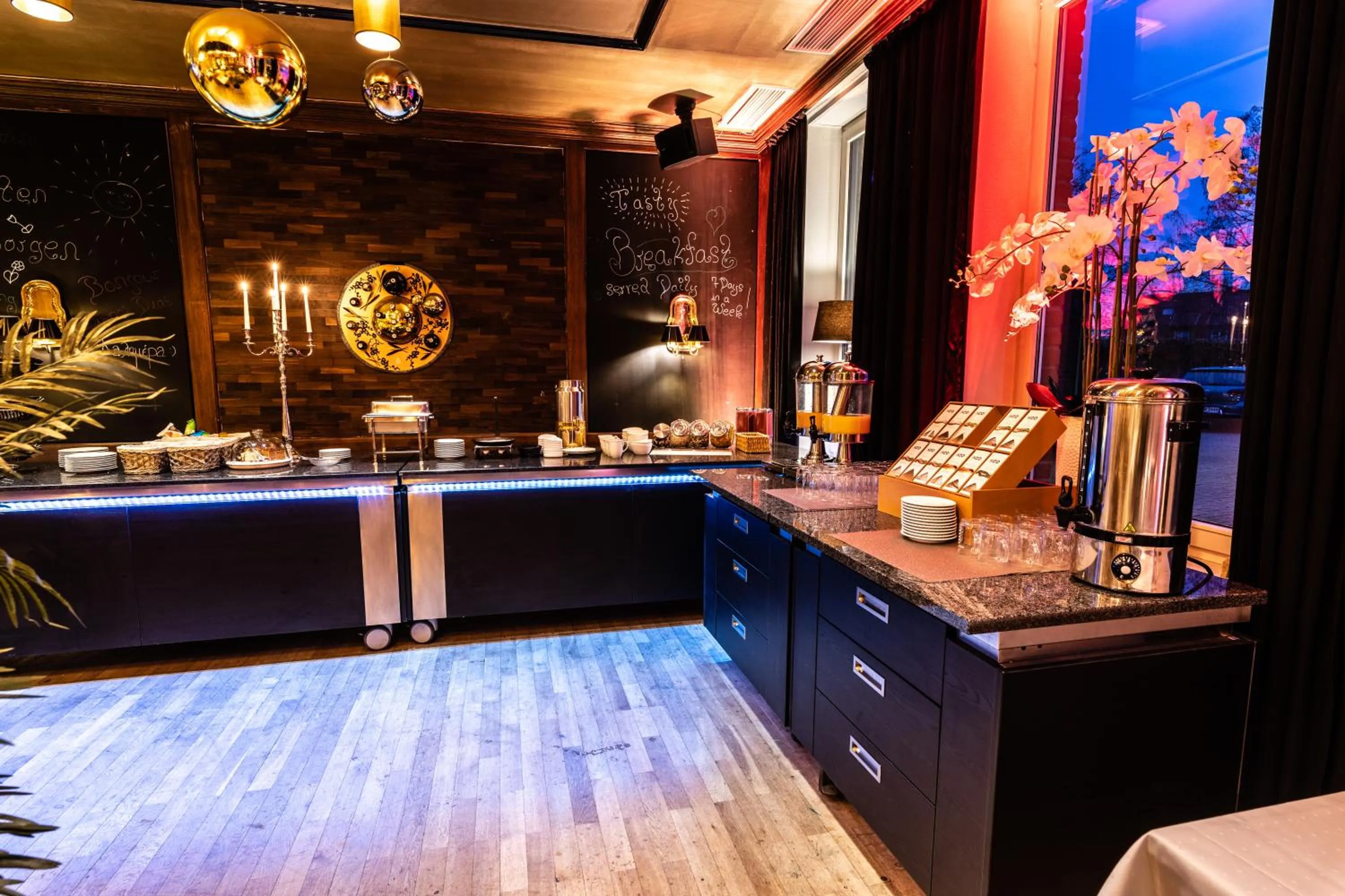 Breakfast in Akzent Hotel Tietmeyer & Cross Side