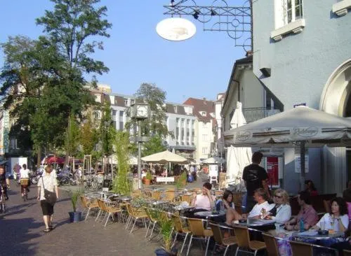 Restaurant/places to eat in ALFA Hotel - Superior