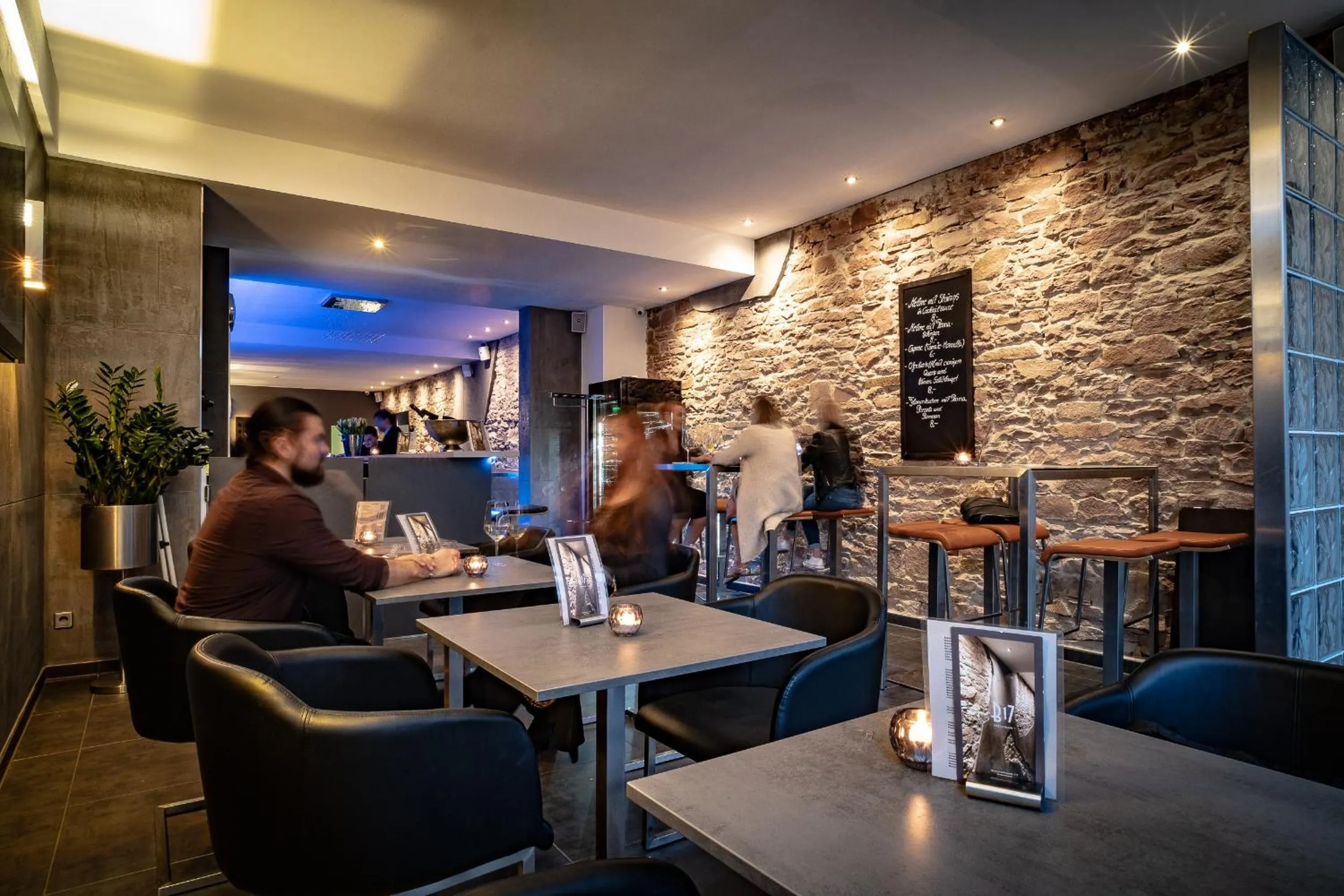 Restaurant/places to eat in ALFA Hotel - Superior