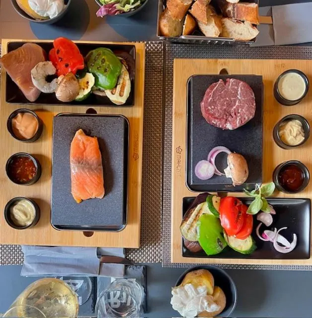 Restaurant/places to eat in ALFA Hotel - Superior