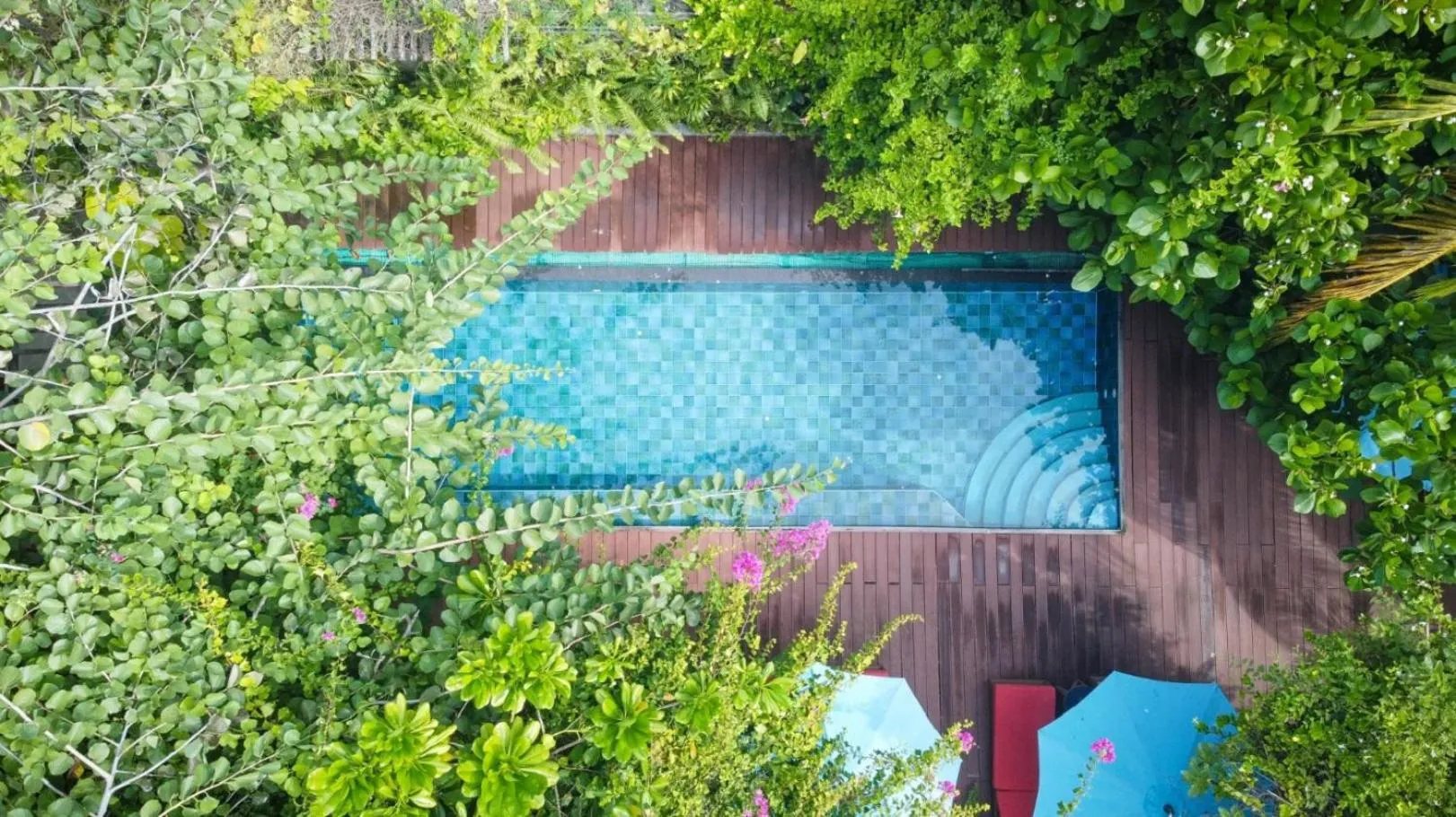 Swimming pool in Viluveli Holiday Retreat