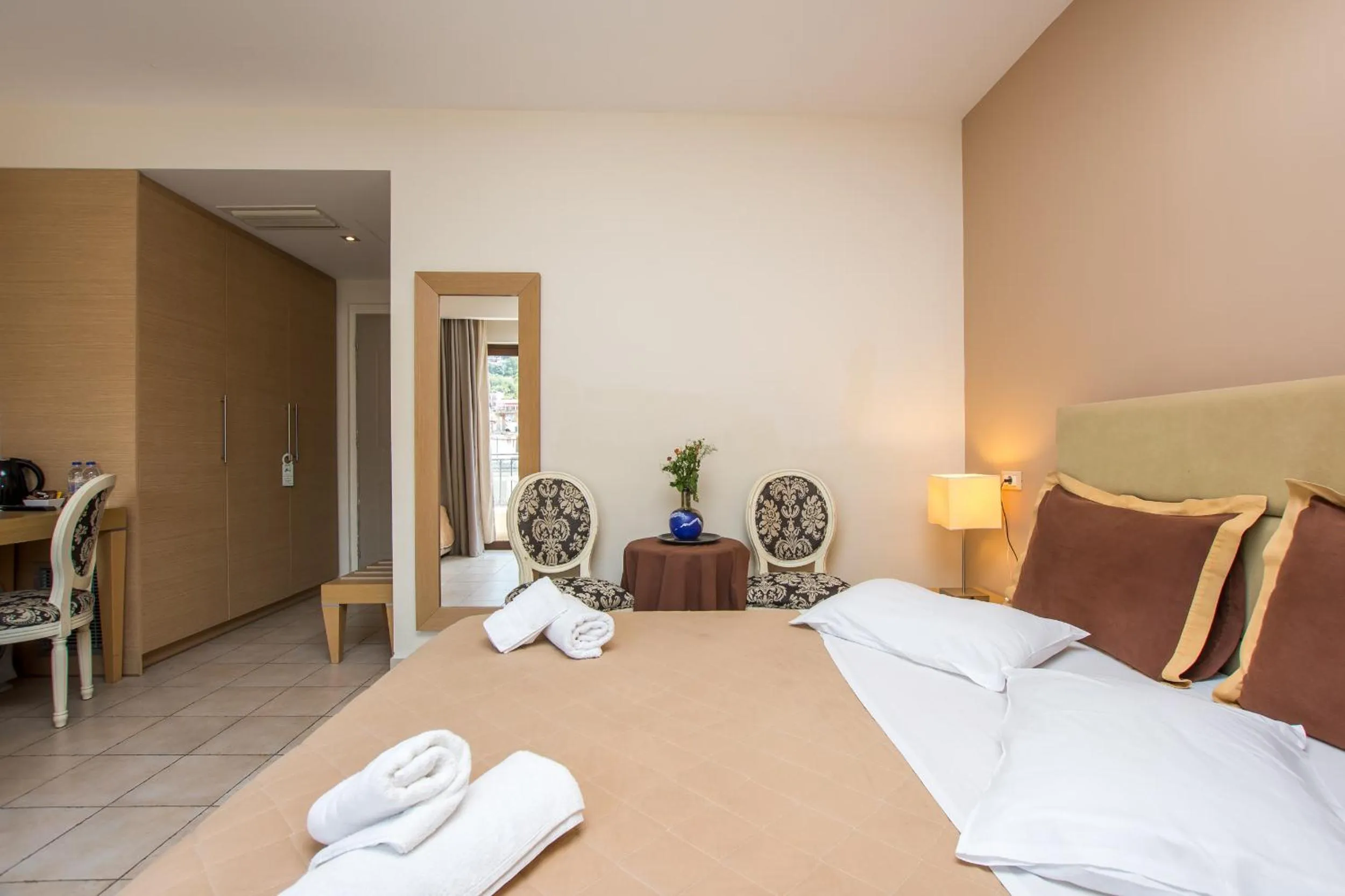 Bedroom, Bed in Dali