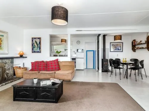 Wharewaka Bach - Lake Taupo Holiday Home