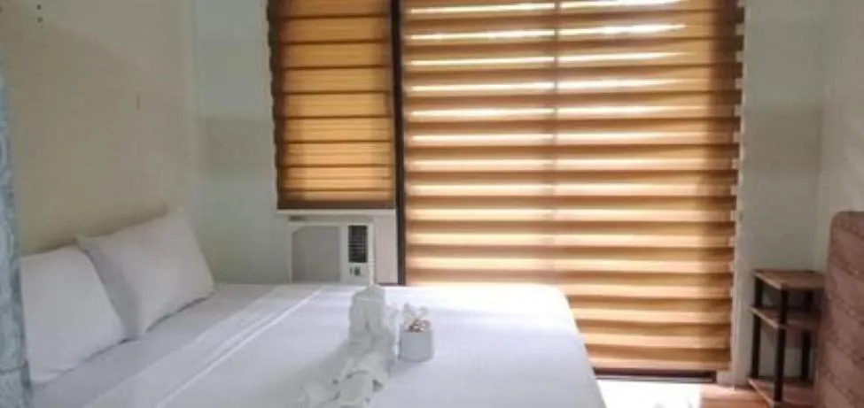 Bed in ONE OASIS B2 back of SM MALL free pool wifi