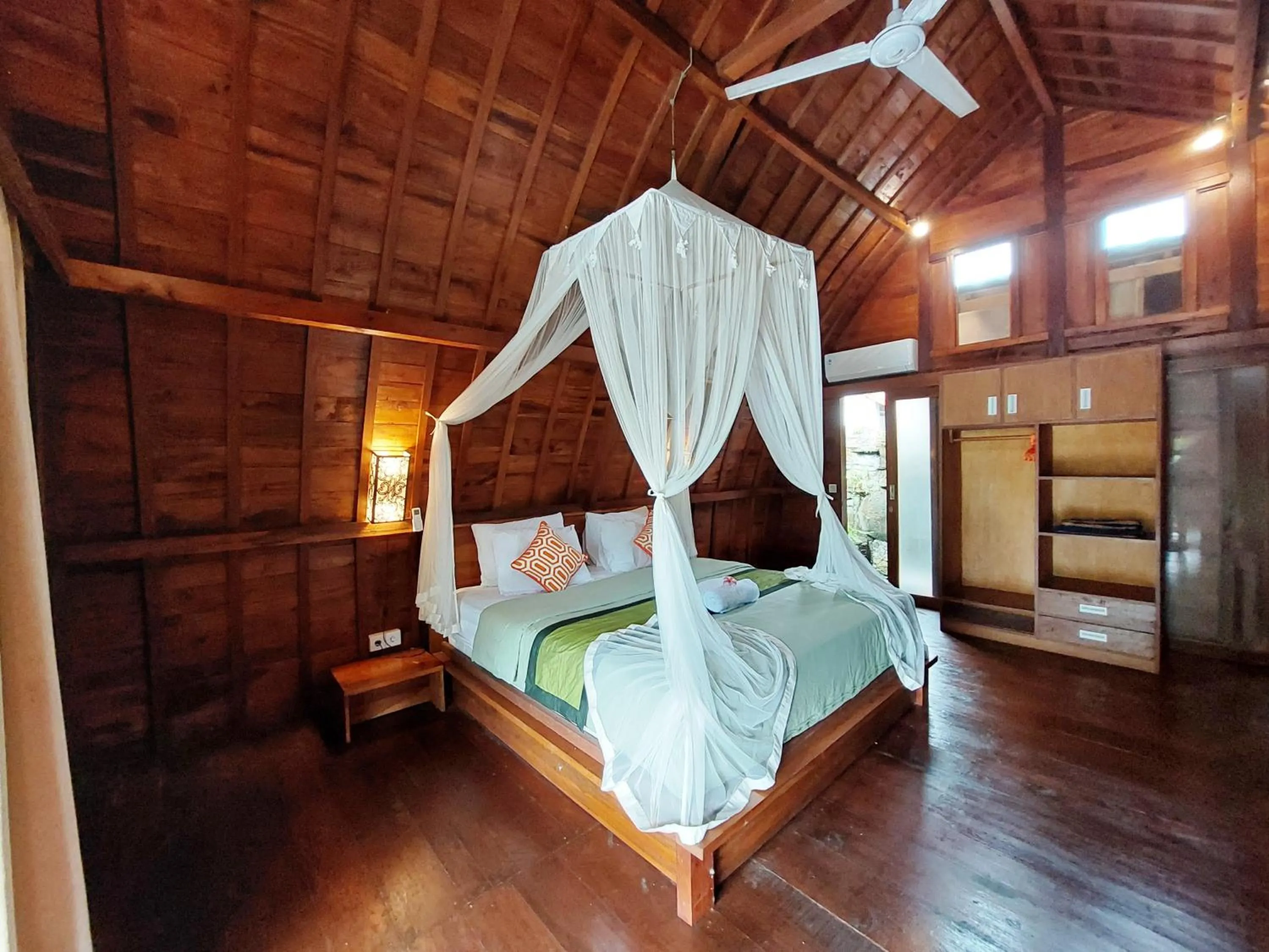 Bed in Shivananda Antique Villas by EPS