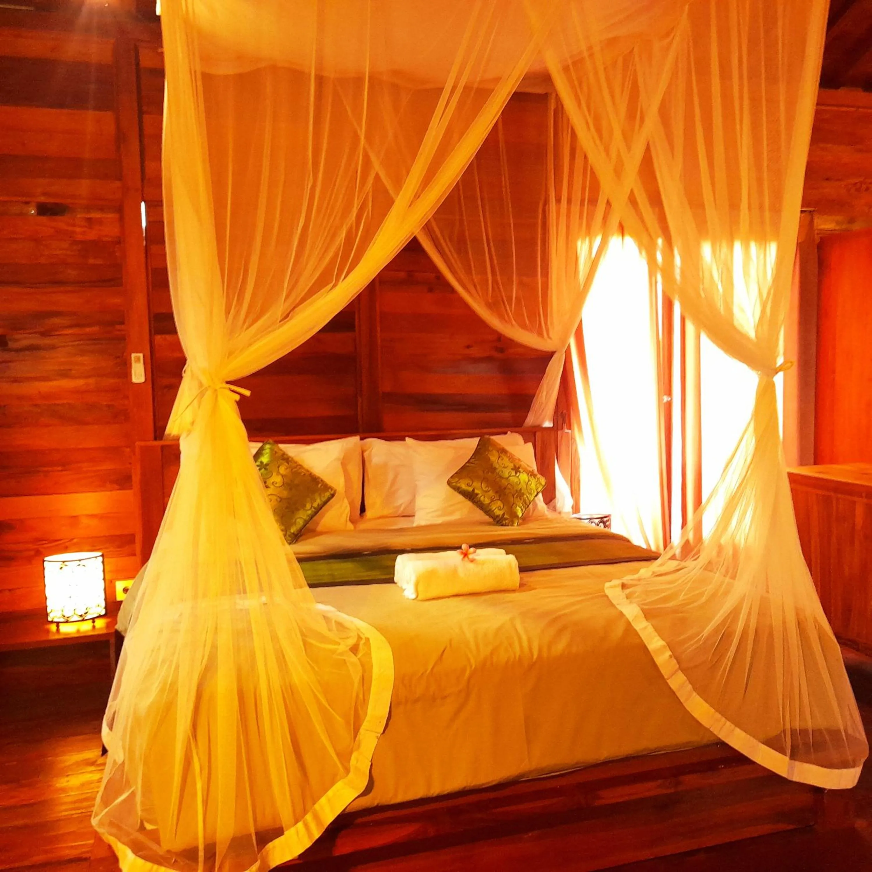 Bed in Shivananda Antique Villas by EPS