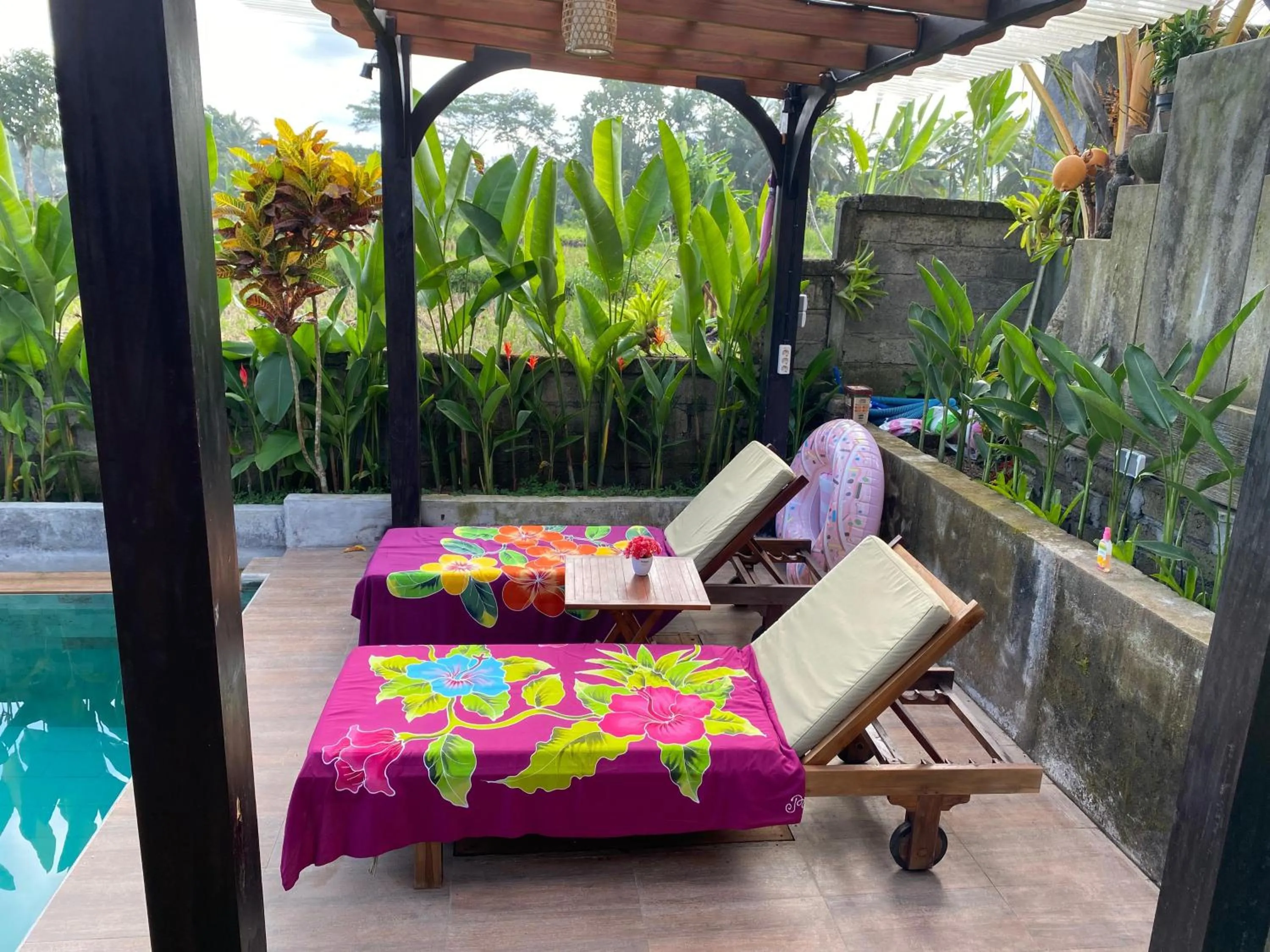 Swimming pool in Shivananda Antique Villas by EPS