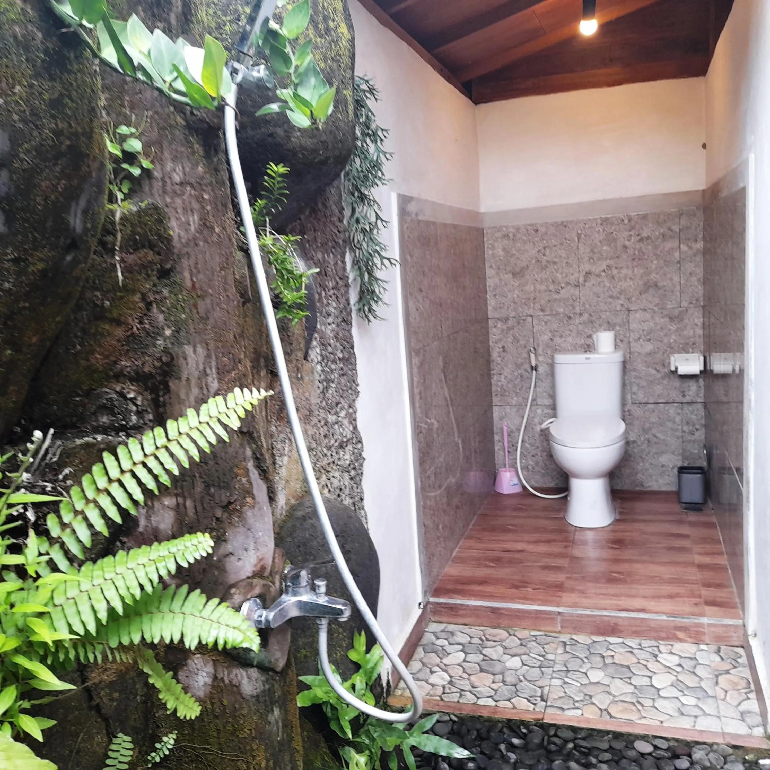 Toilet in Shivananda Antique Villas by EPS