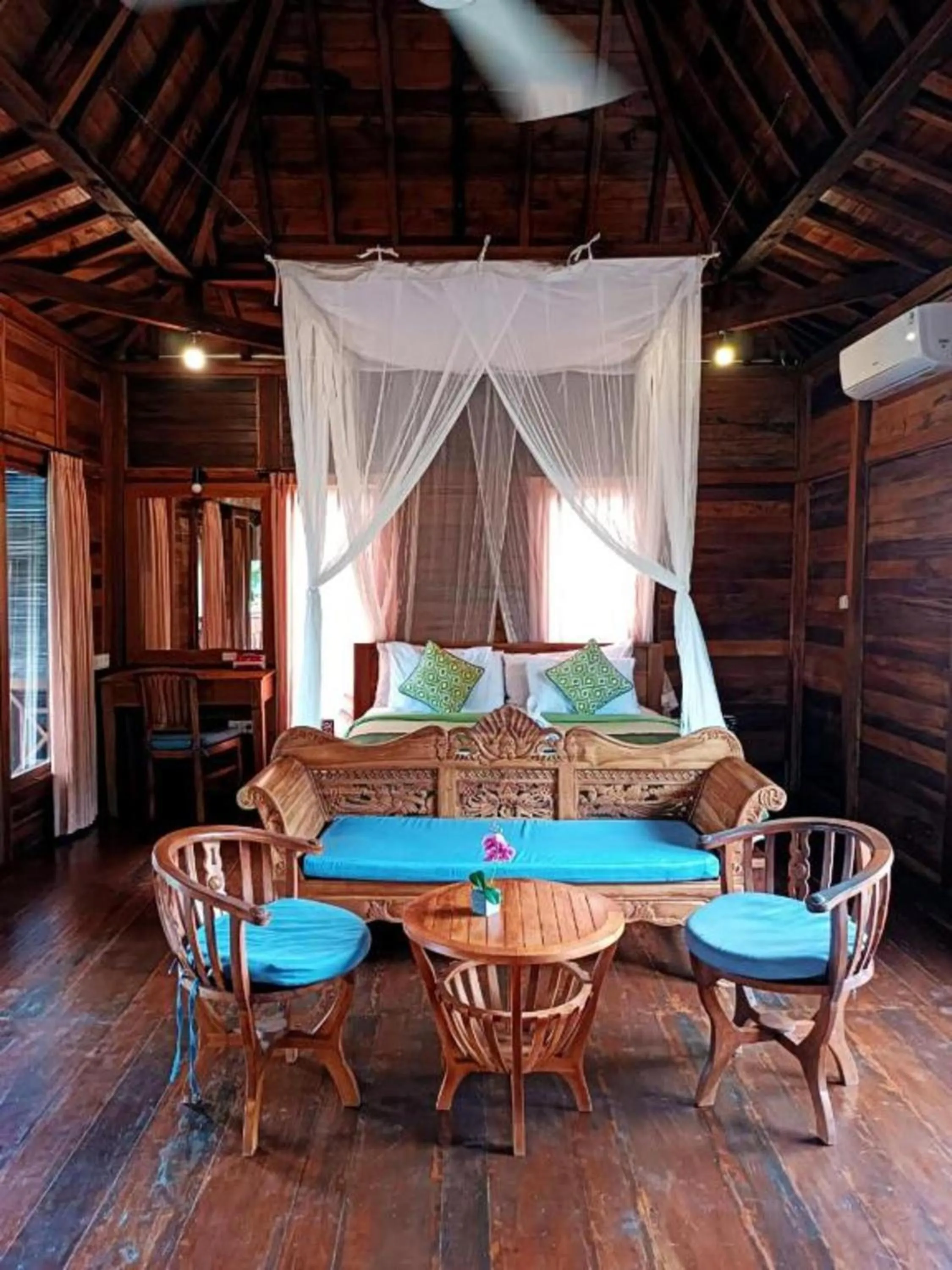 Bedroom in Shivananda Antique Villas by EPS