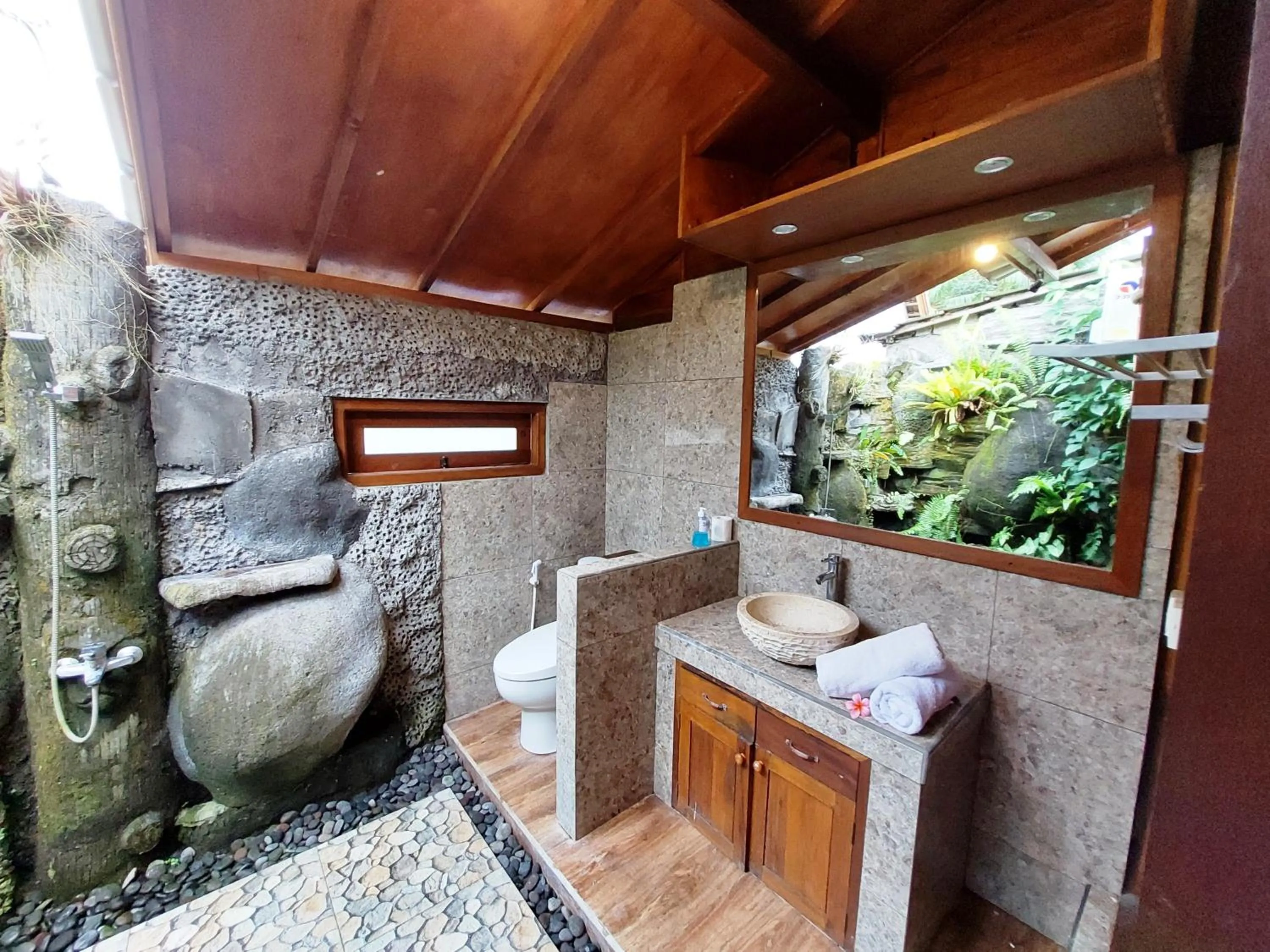 Bathroom in Shivananda Antique Villas by EPS