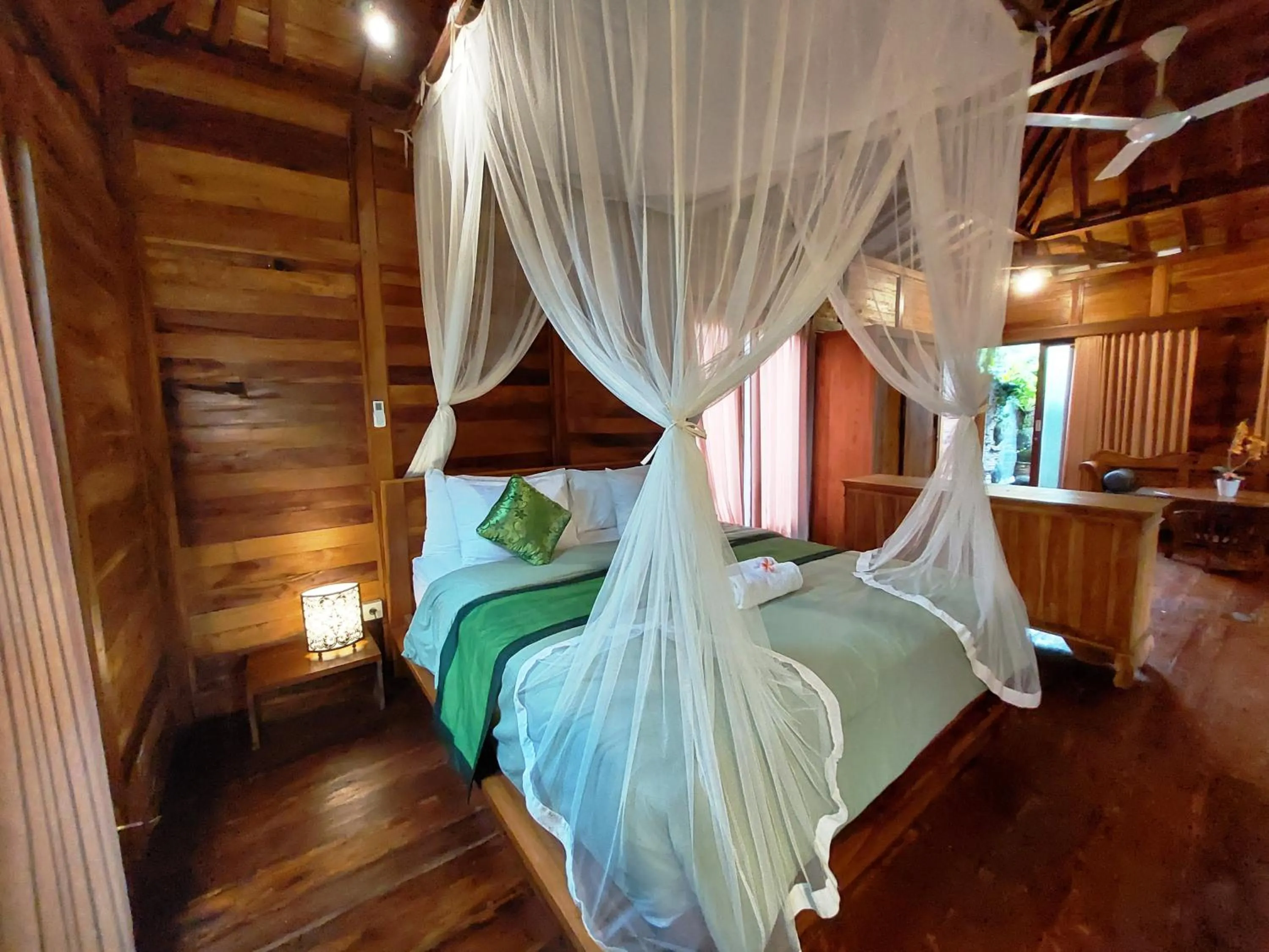 Bed in Shivananda Antique Villas by EPS