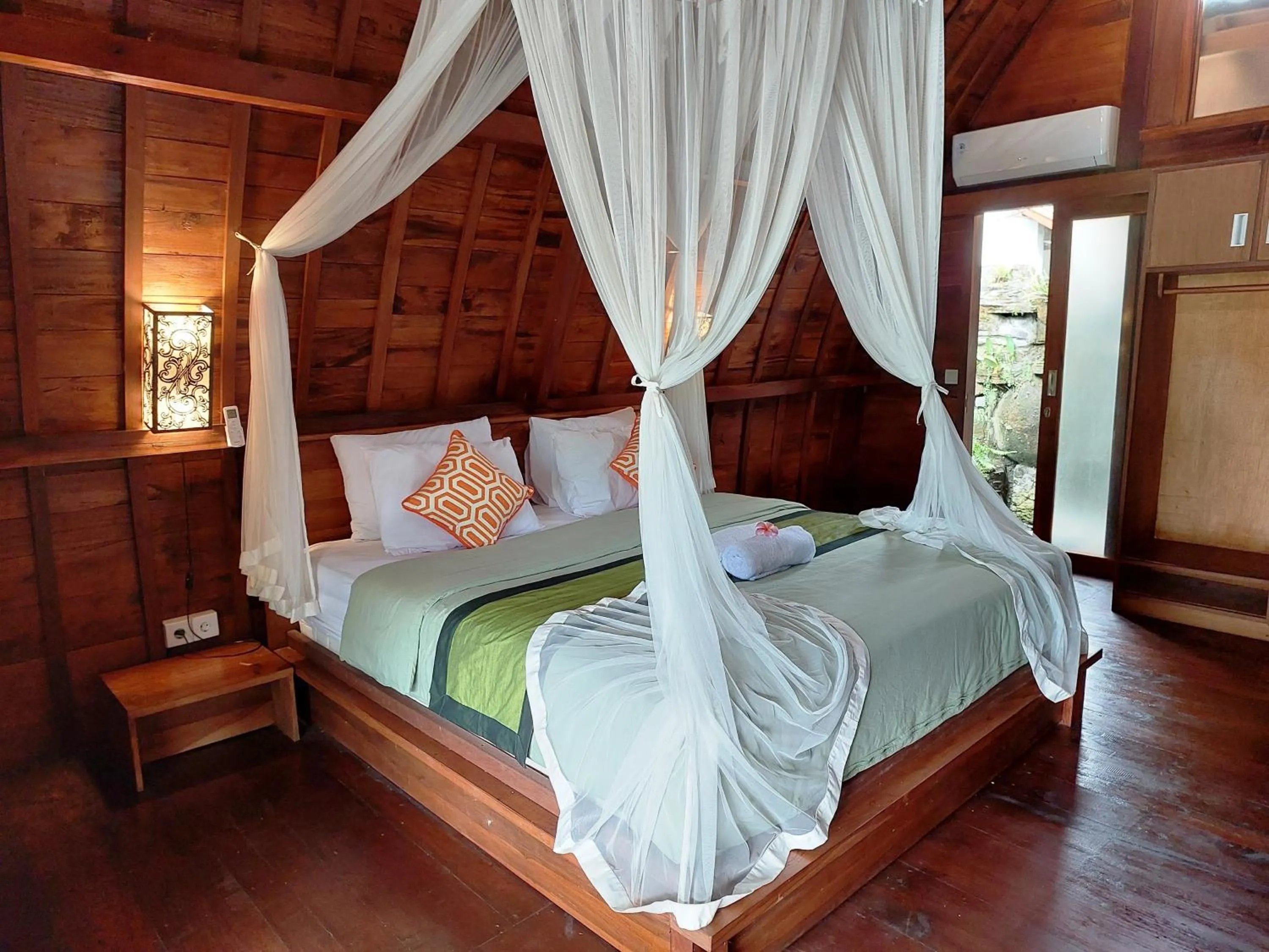 Bed in Shivananda Antique Villas by EPS