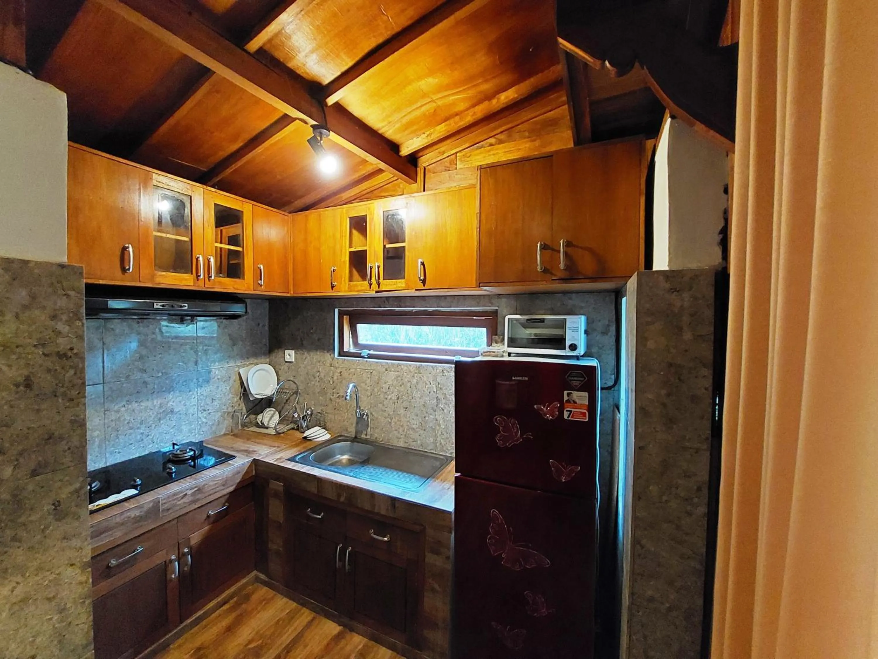 Kitchen or kitchenette in Shivananda Antique Villas by EPS