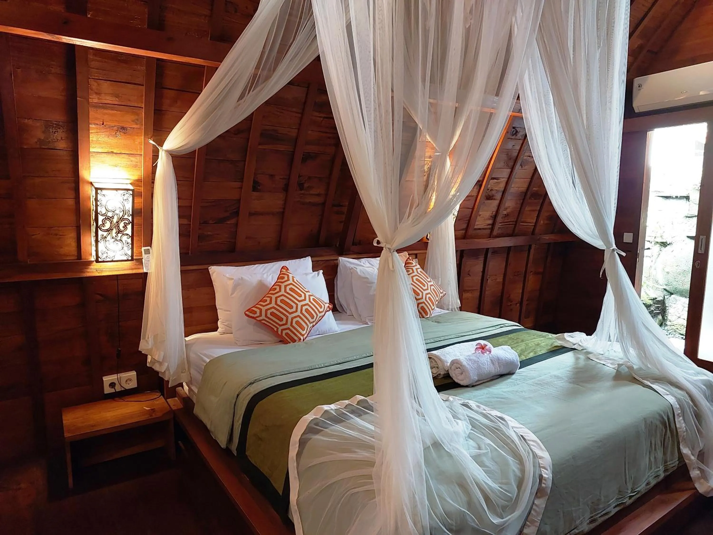 Bed in Shivananda Antique Villas by EPS