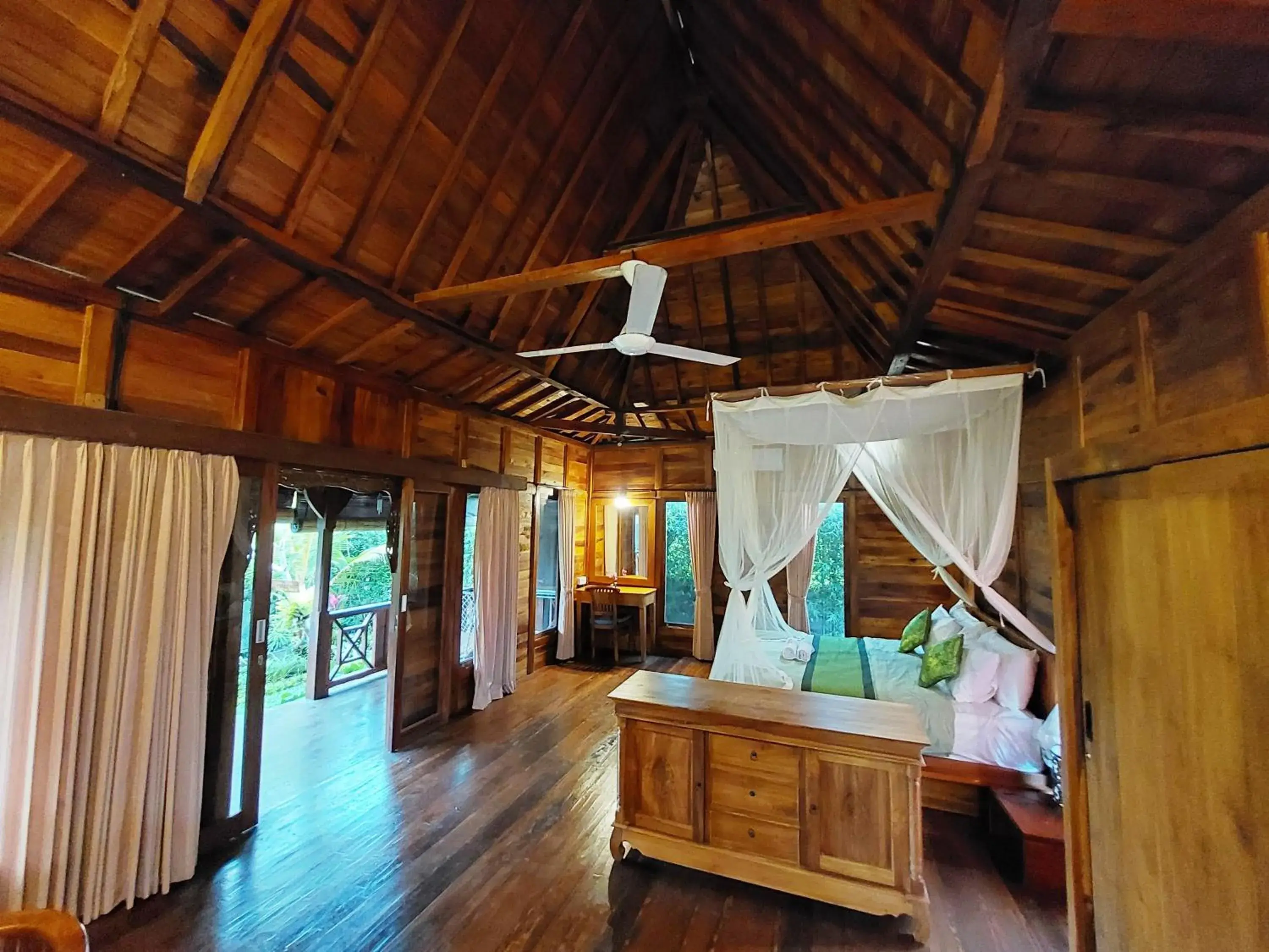 Bed in Shivananda Antique Villas by EPS Bed in Shivananda Antique Villas by EPS