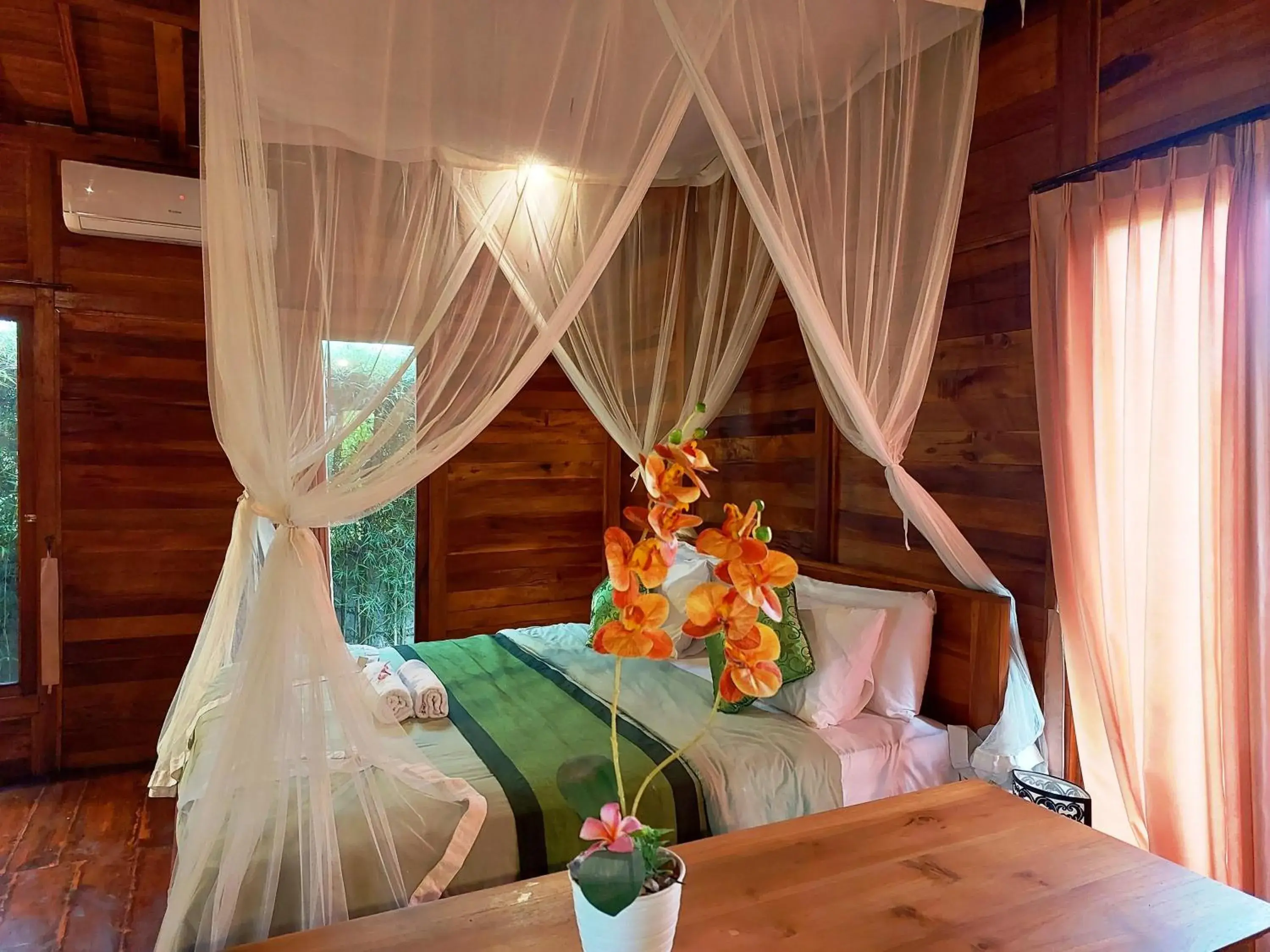 Bed in Shivananda Antique Villas by EPS Bed in Shivananda Antique Villas by EPS