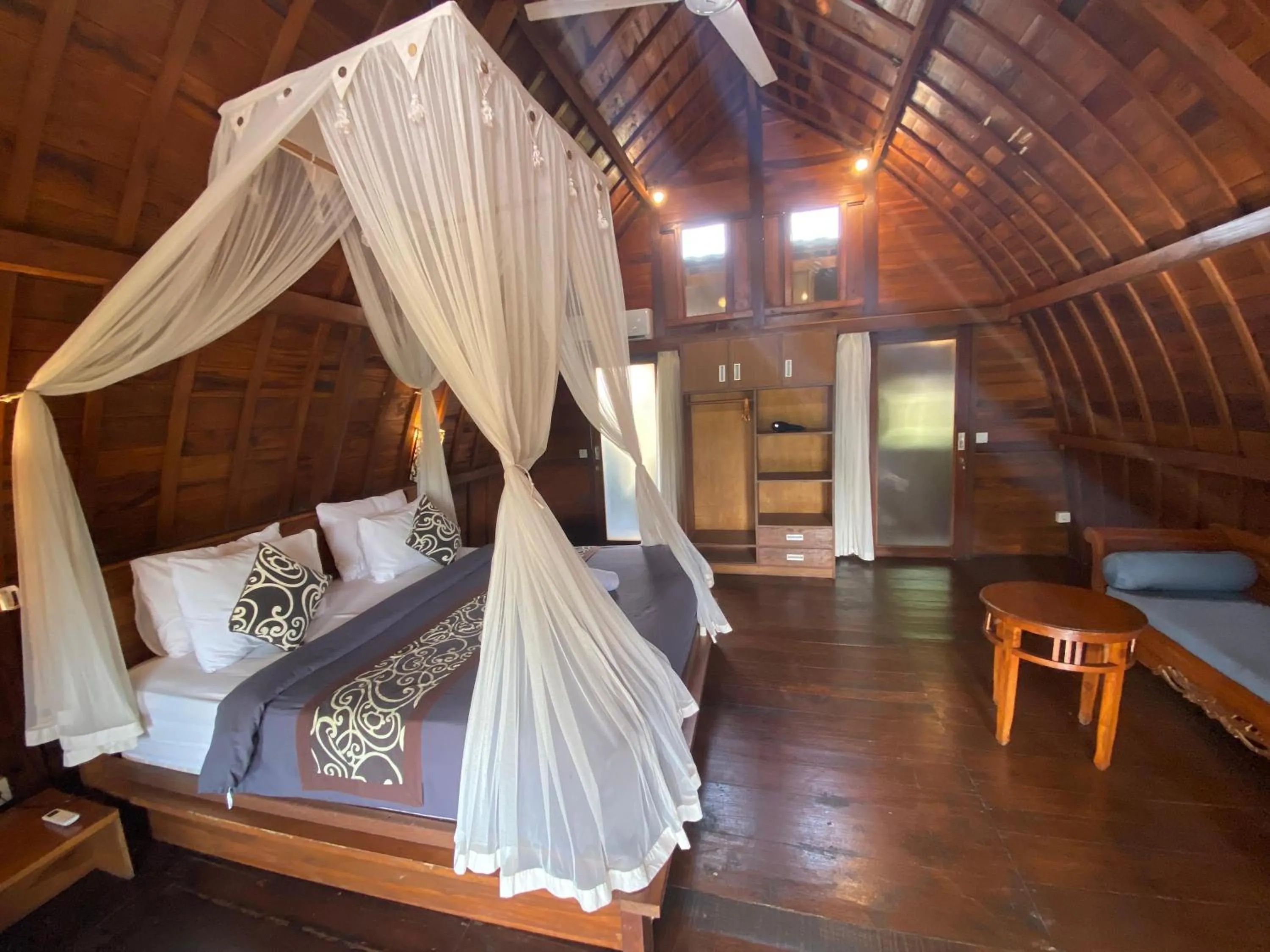 Bed in Shivananda Antique Villas by EPS