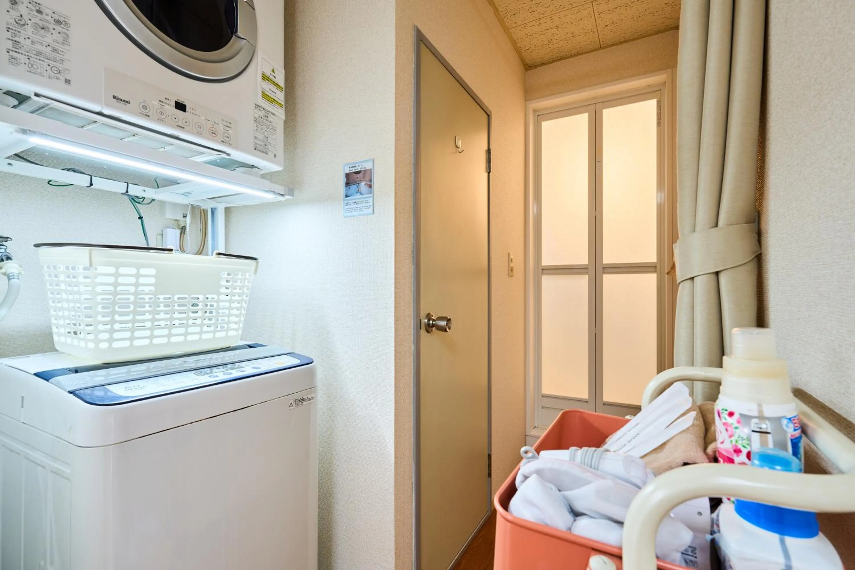 washing machine, Bed in Enoshima Apartment Hotel