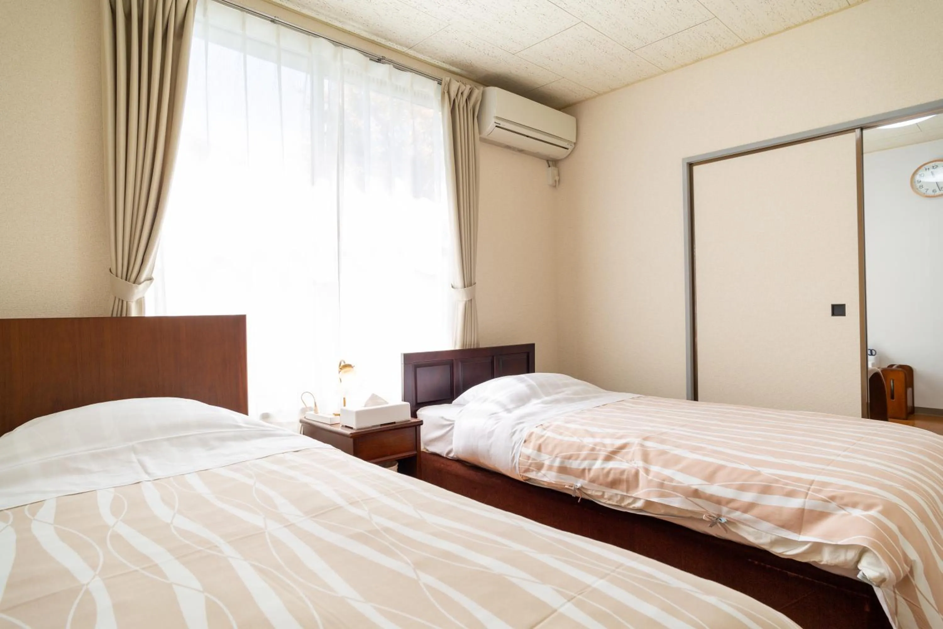 Bed in Enoshima Apartment Hotel