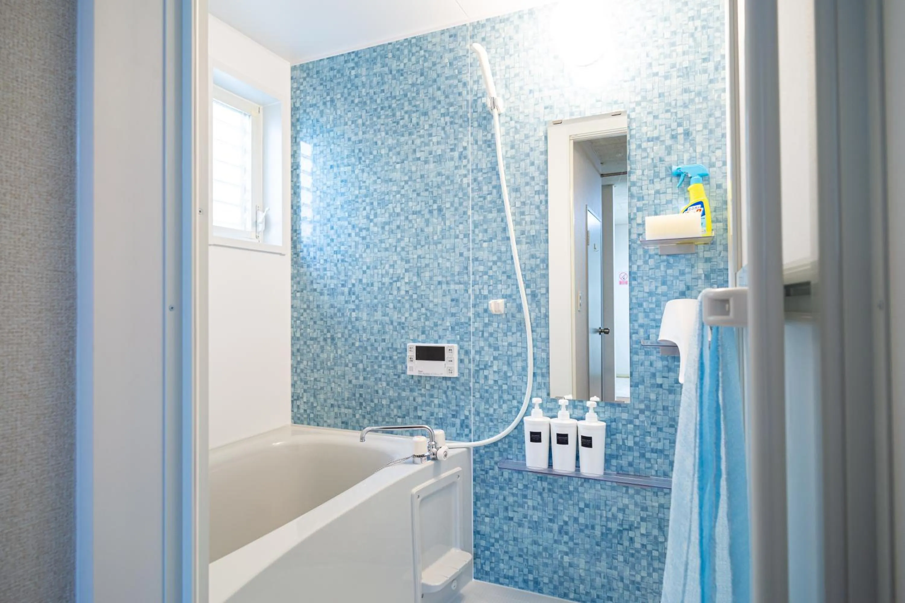 Shower in Enoshima Apartment Hotel