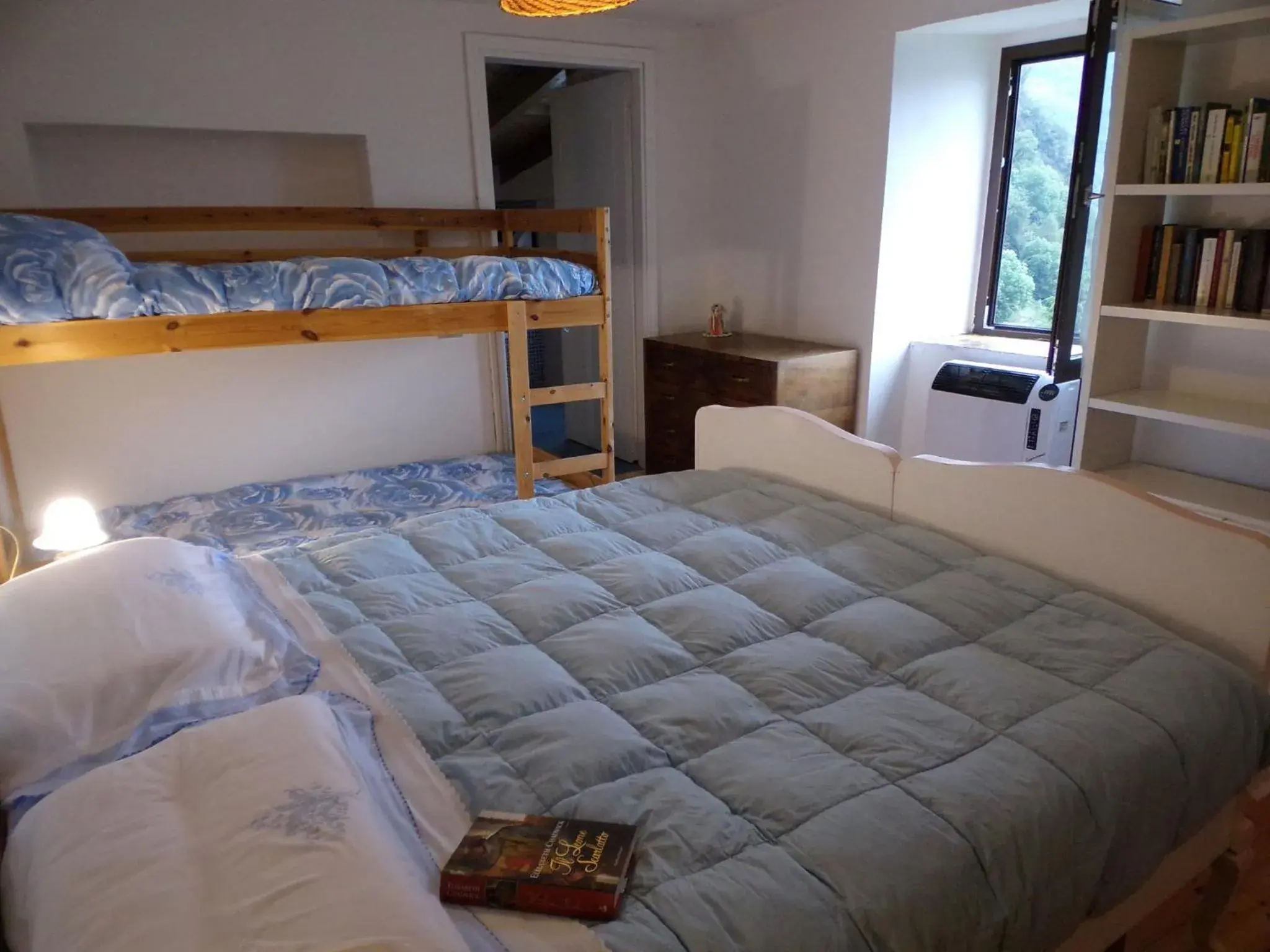 Quadruple Room in B&B Rocca di Bajedo Quadruple Room in B&B Rocca di Bajedo