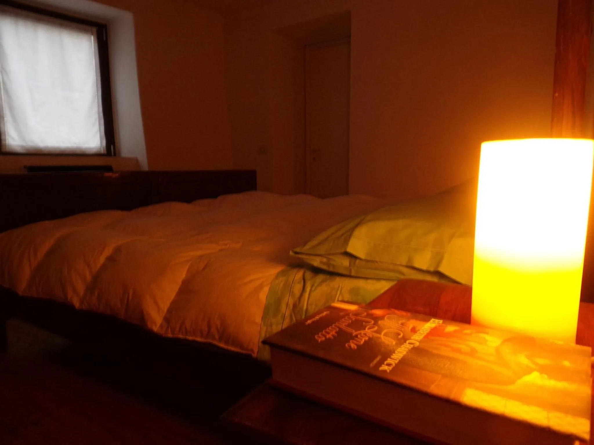 Decorative detail, Bed in B&B Rocca di Bajedo