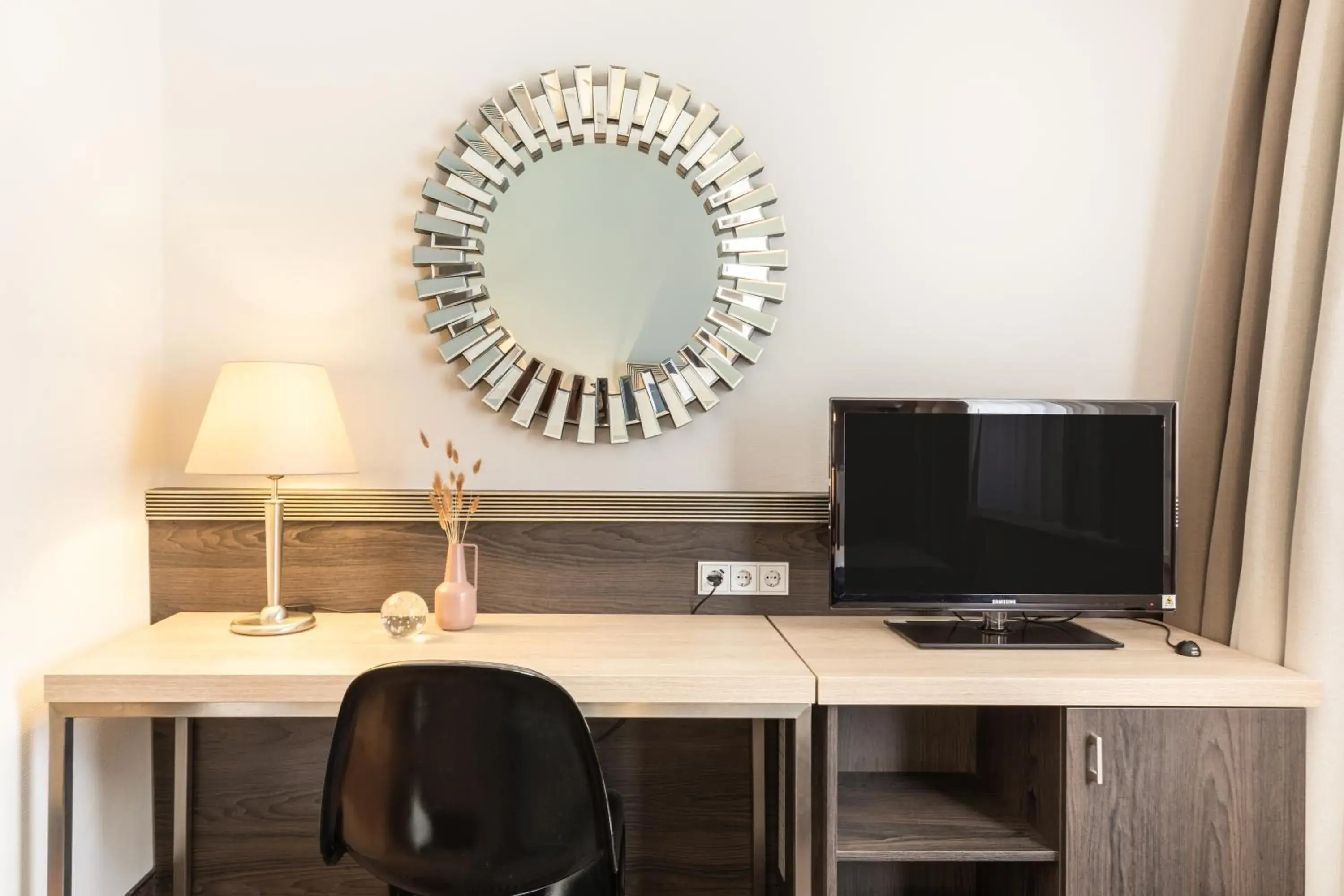 Photo of the whole room in Garner Hotel Essen - Handelshof by IHG Photo of the whole room in Garner Hotel Essen - Handelshof by IHG