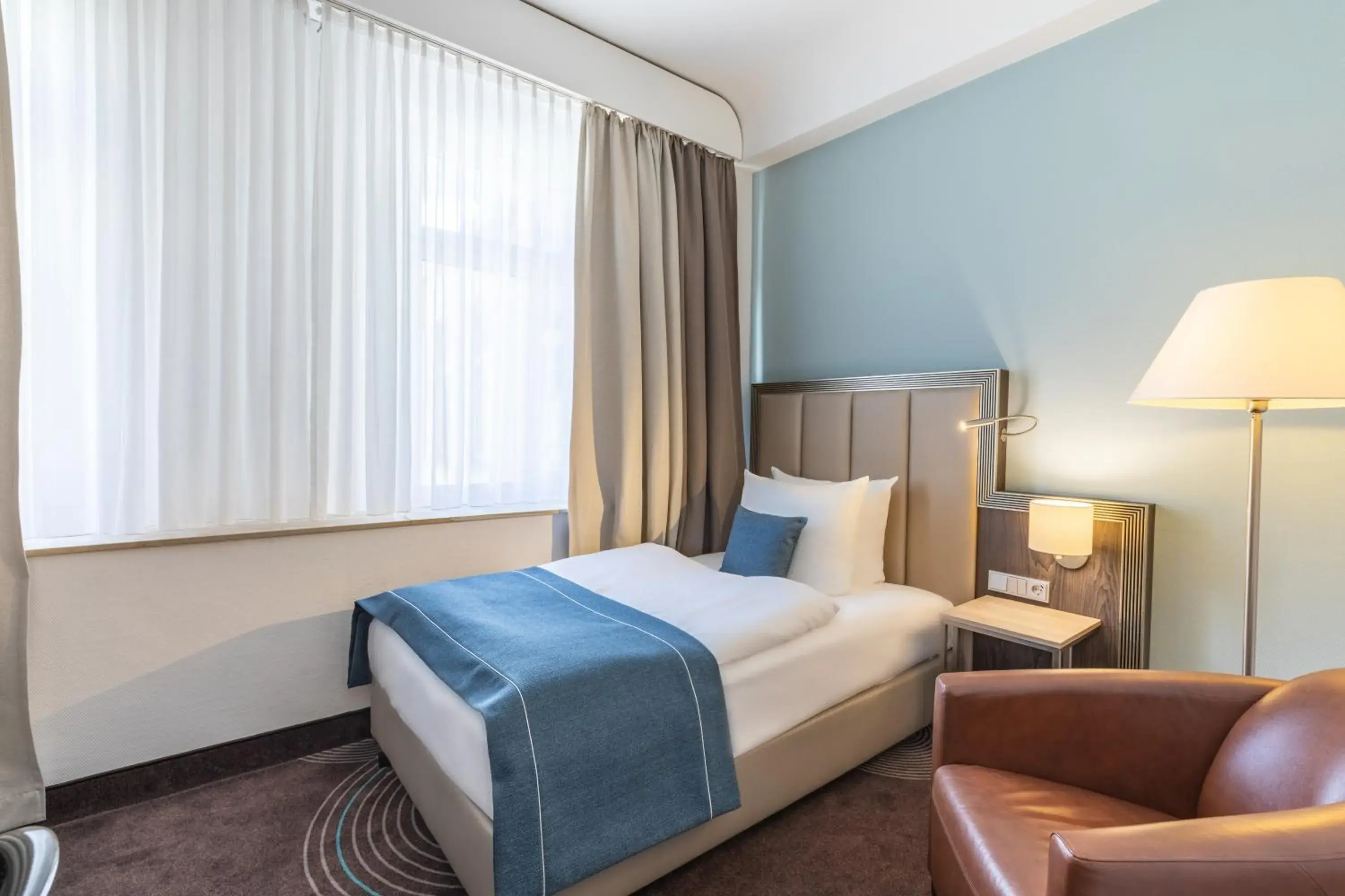 Photo of the whole room, Bed in Garner Hotel Essen - Handelshof by IHG Photo of the whole room, Bed in Garner Hotel Essen - Handelshof by IHG