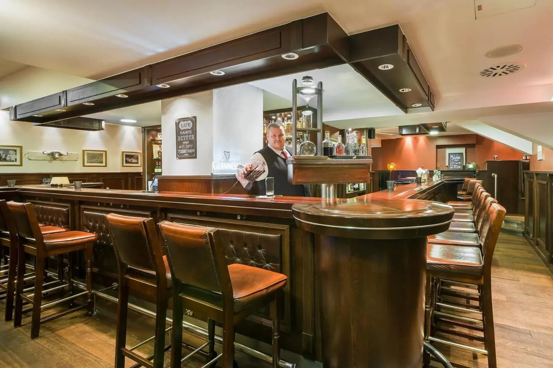 Lounge or bar in Garner Hotel Essen - Handelshof by IHG Lounge or bar in Garner Hotel Essen - Handelshof by IHG