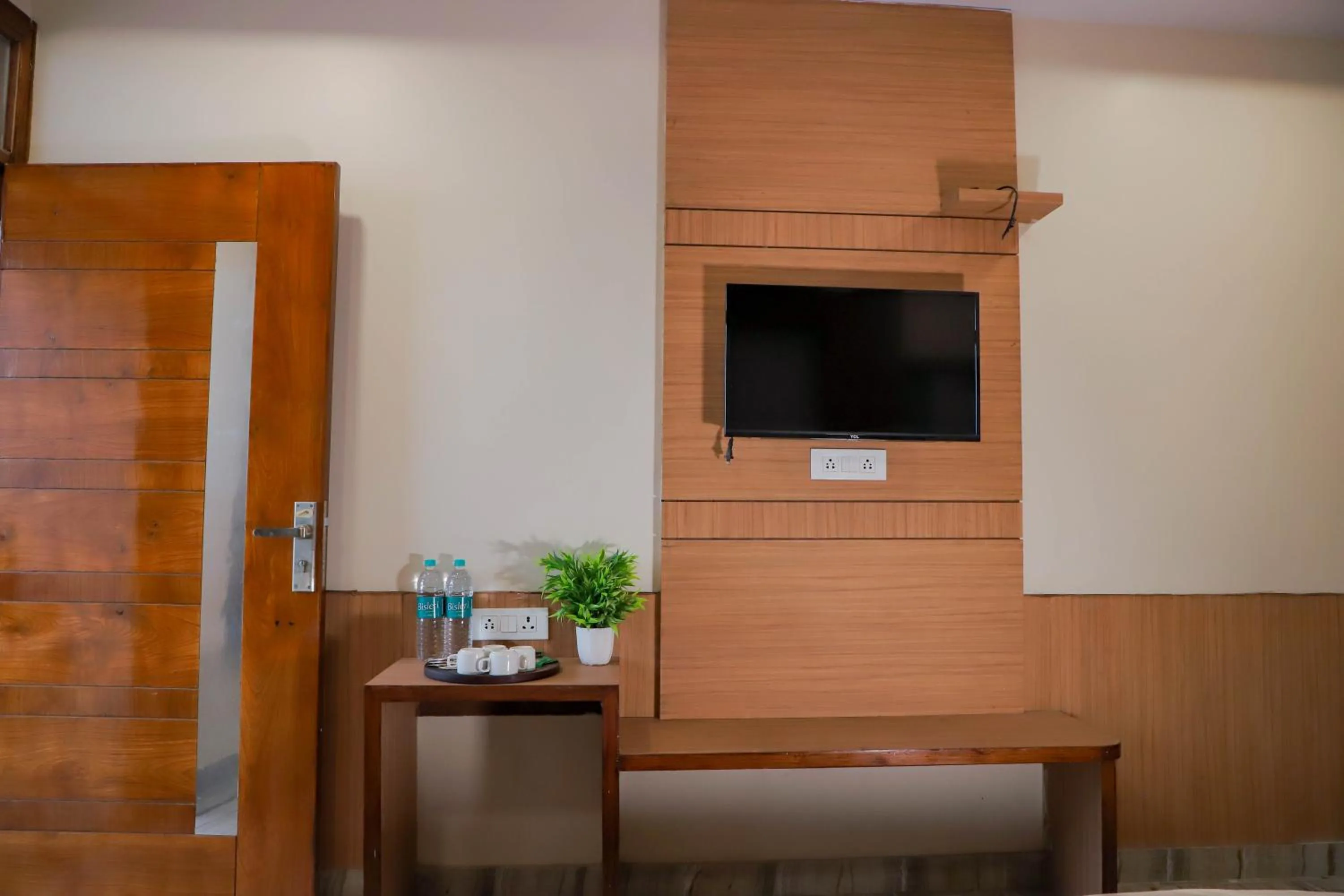 TV and multimedia in Komal Inn