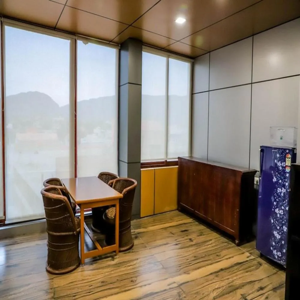 Restaurant/places to eat in Komal Inn