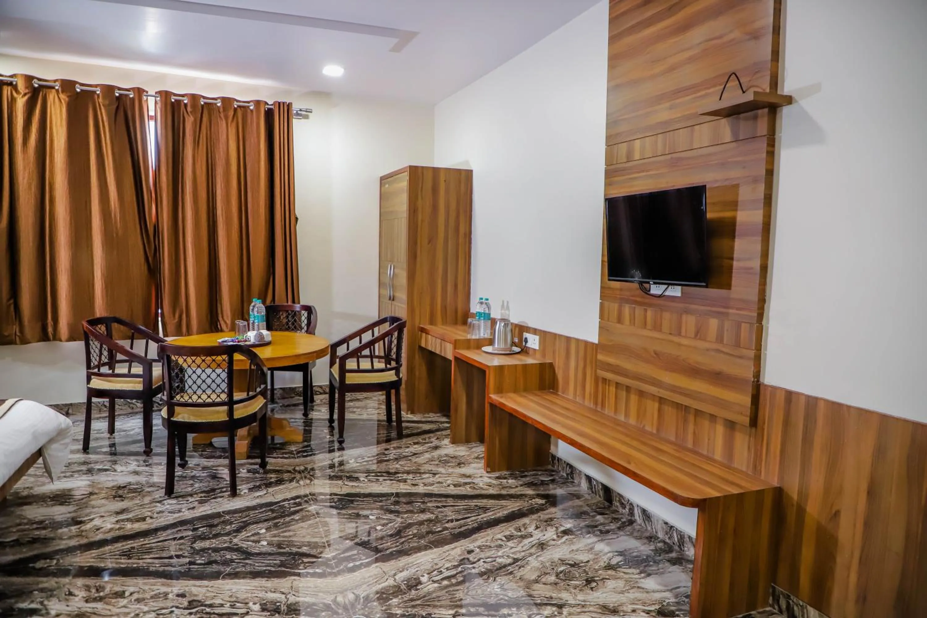 TV and multimedia in Komal Inn