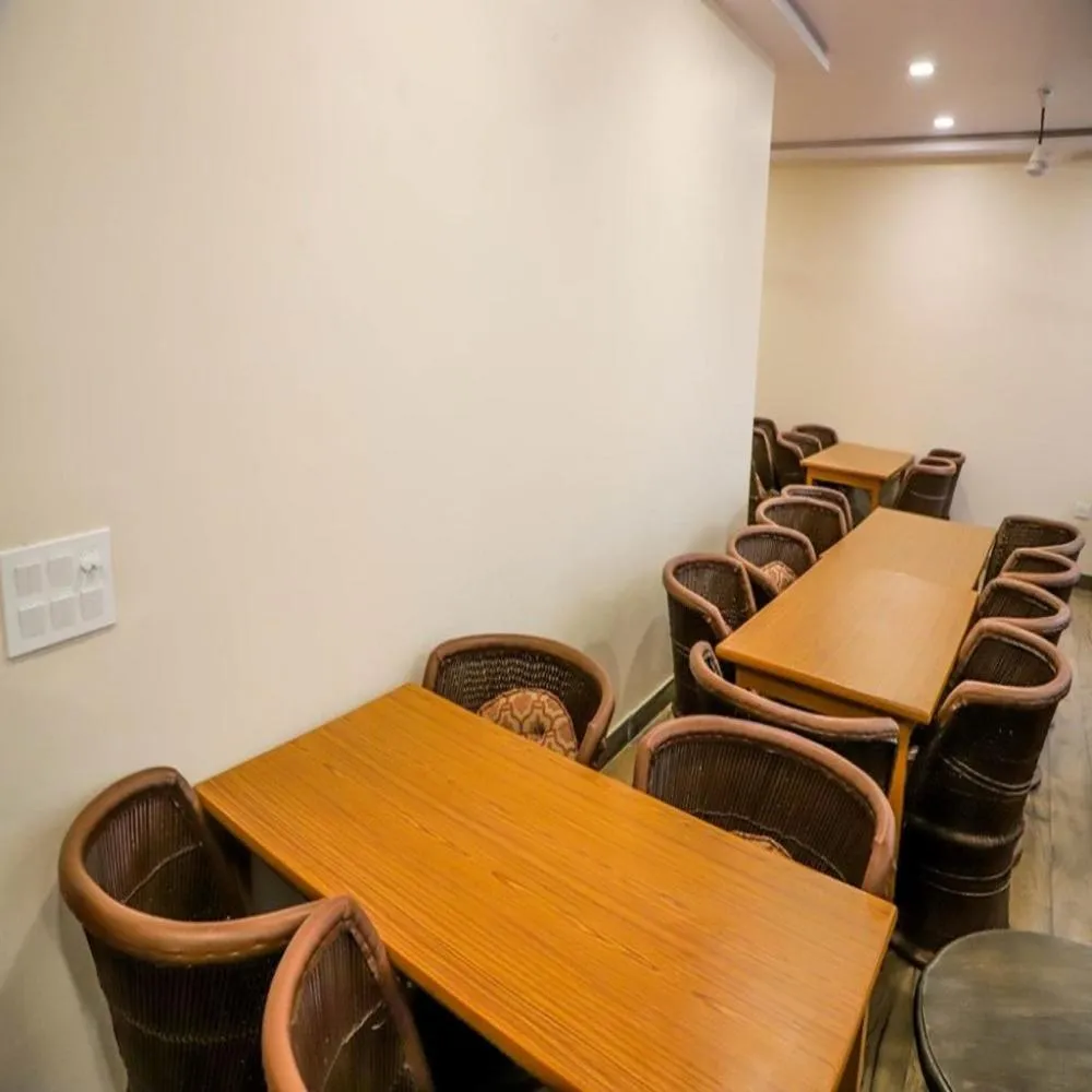 Restaurant/places to eat in Komal Inn