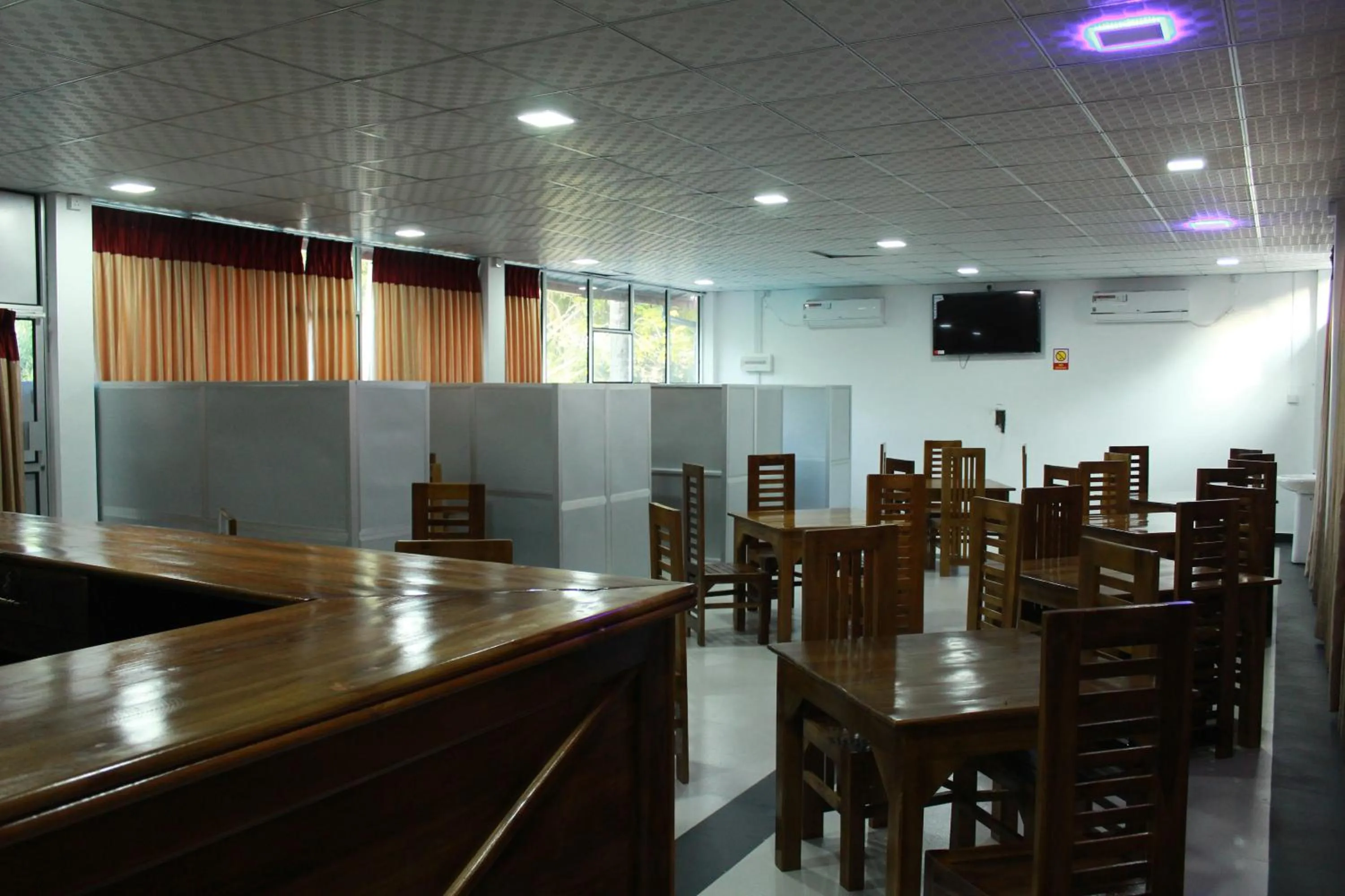 Restaurant/places to eat in Ananthi HOTELS