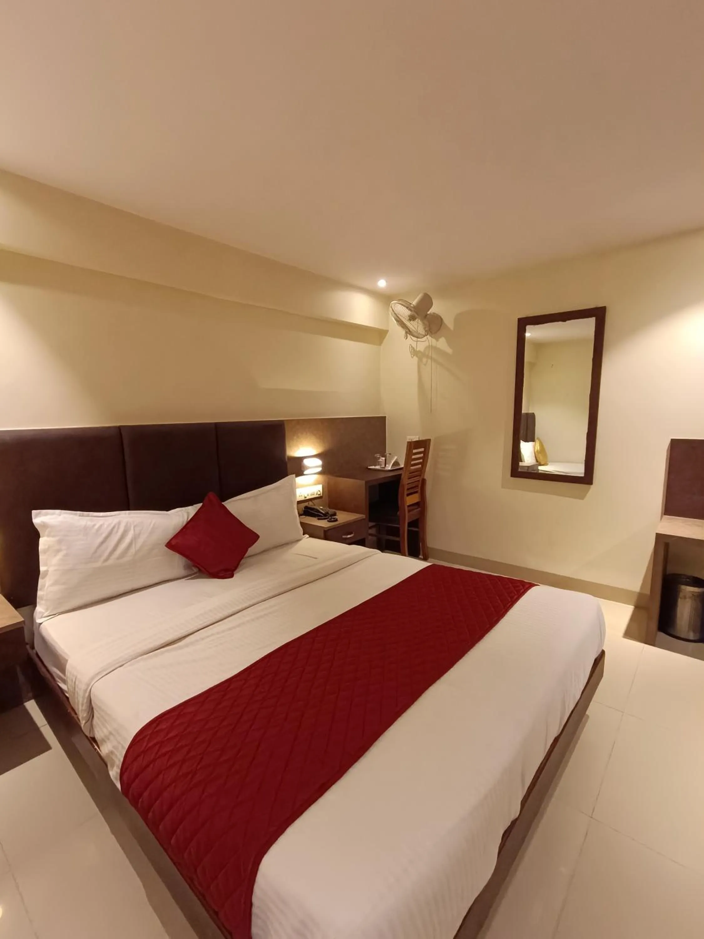 Bed in Hotel West INN-Near Mumbai International Airport