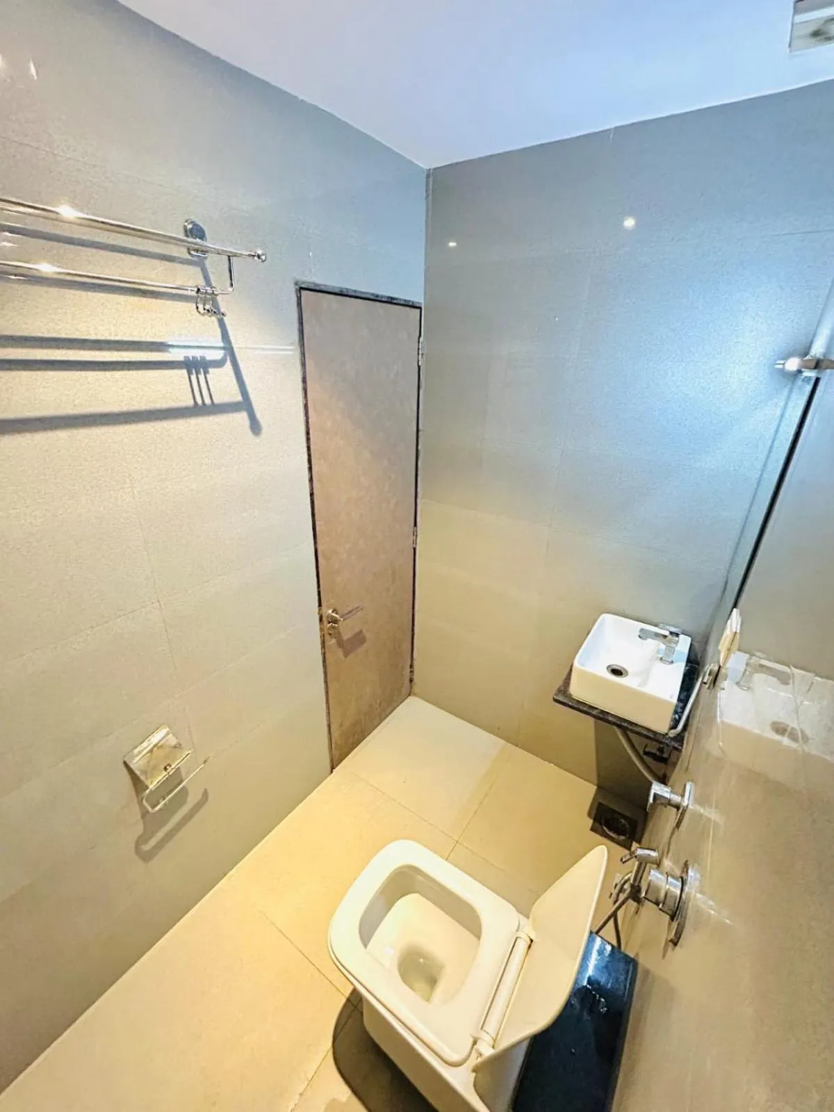 Bathroom in Hotel West Inn-Near Mumbai International Airport