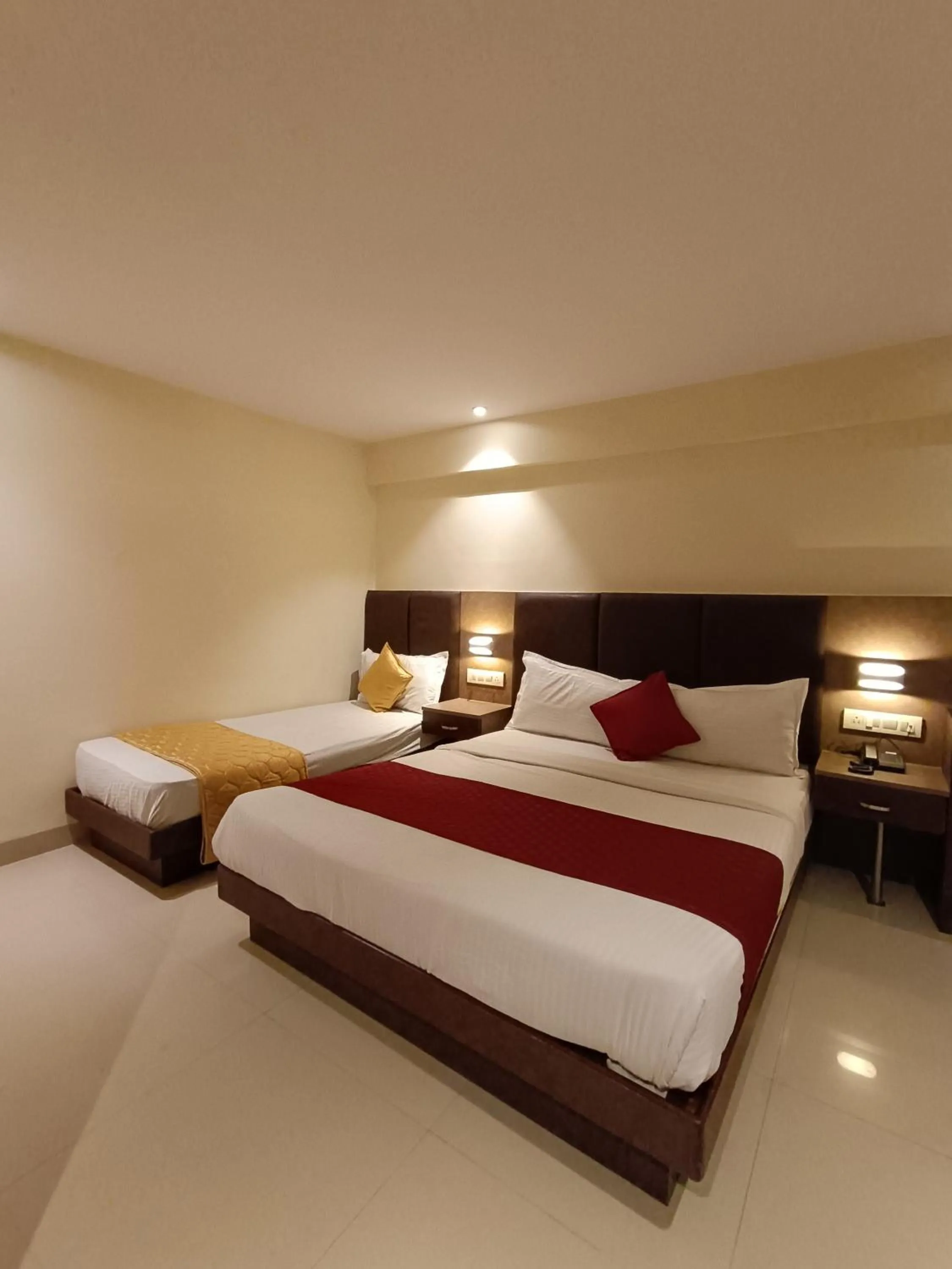Bed in Hotel West INN-Near Mumbai International Airport