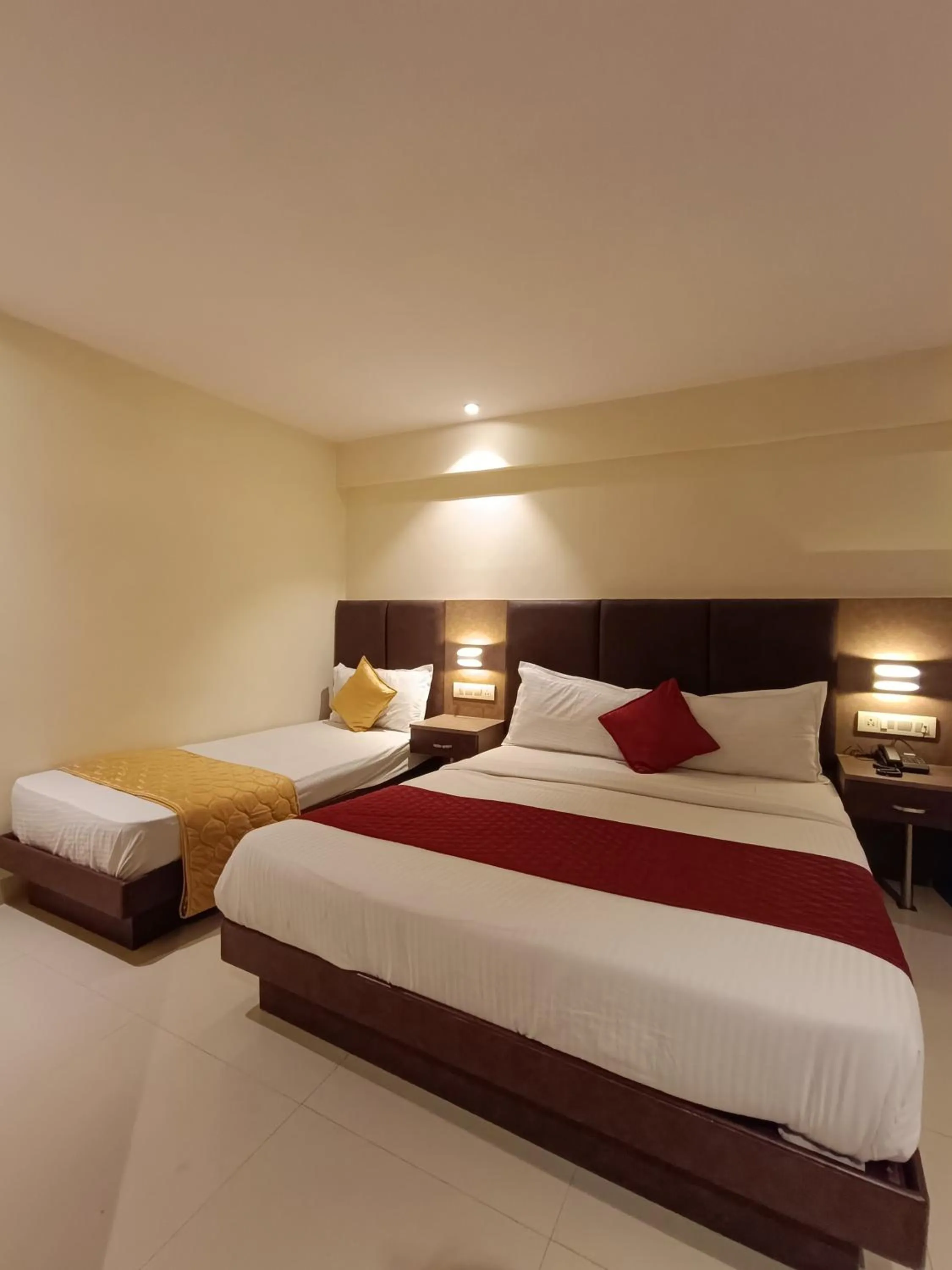 Bed in Hotel West INN-Near Mumbai International Airport