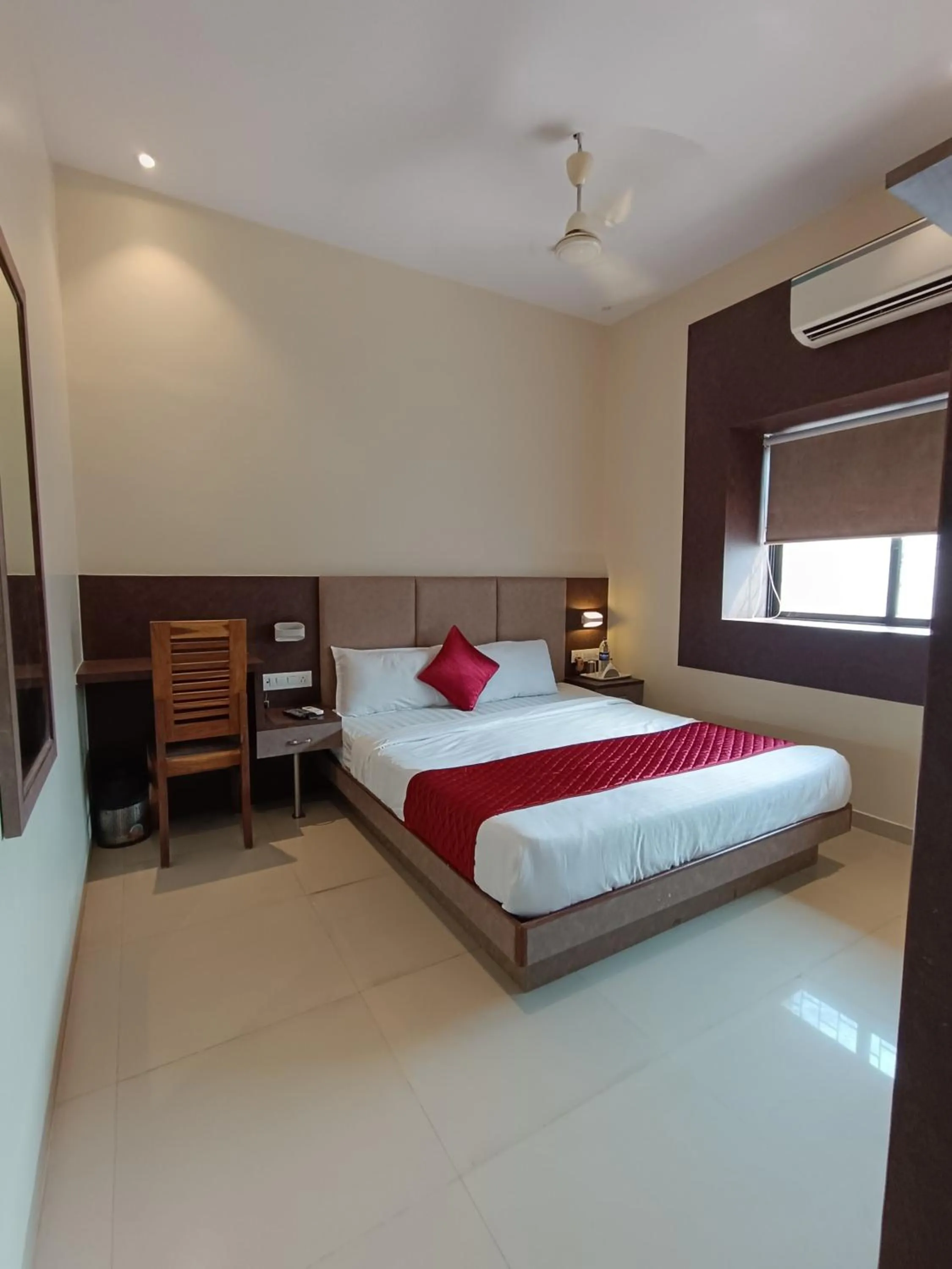 Bed in Hotel West INN-Near Mumbai International Airport