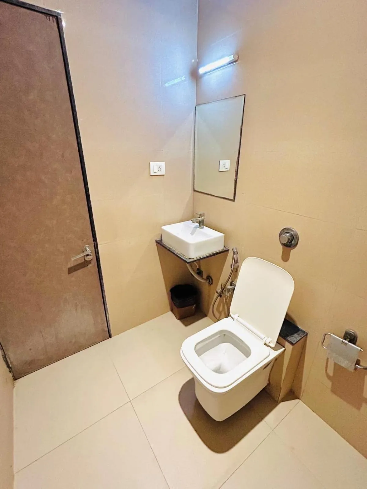 Bathroom in Hotel West Inn-Near Mumbai International Airport